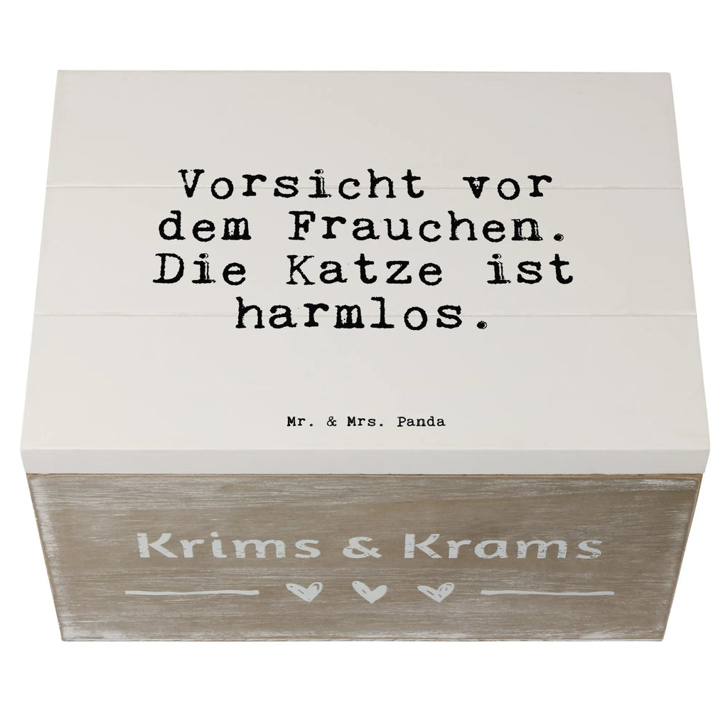 Holzkiste Sprüche und Zitate Vorsicht vor dem Frauchen. Die Katze ist harmlos. Schatulle, Aufbewahrungsbox, Holzkiste, Erinnerungsbox, Erinnerungskiste, Kiste, Geschenkbox, Schatzkiste, Geschenkdose, Truhe, Dekokiste, XXL, Spruch, Sprüche, lustige Sprüche, Weisheiten, Zitate, Spruch Geschenke, Spruch Sprüche Weisheiten Zitate Lustig Weisheit Worte