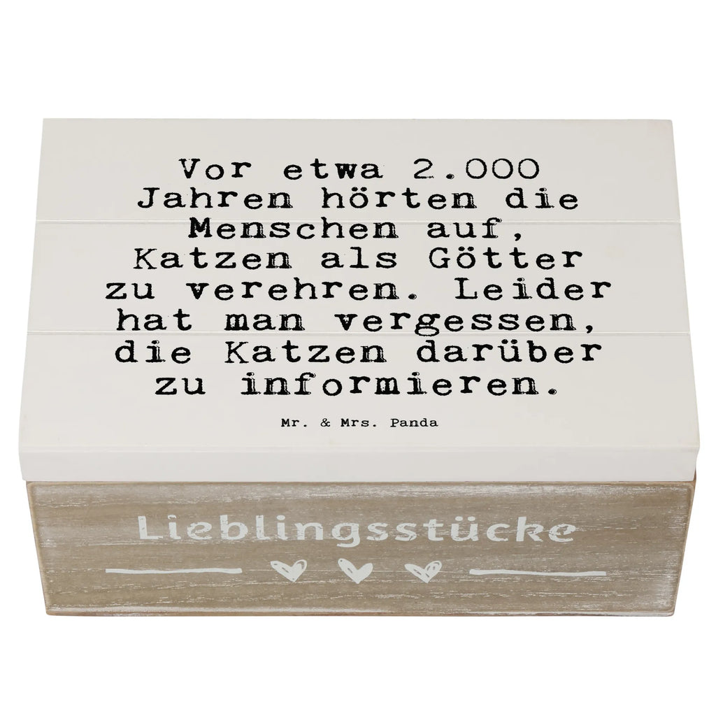 Holzkiste Sprüche und Zitate Vor etwa 2.000 Jahren hörten die Menschen auf, Katzen als Götter zu verehren. Leider hat man vergessen, die Katzen darüber zu informieren. Geschenkbox, Schatzkiste, Truhe, XXL, Erinnerungsbox, Dekokiste, Geschenkdose, Holzkiste, Kiste, Schatulle, Erinnerungskiste, Aufbewahrungsbox, Spruch, Sprüche, lustige Sprüche, Weisheiten, Zitate, Spruch Geschenke, Spruch Sprüche Weisheiten Zitate Lustig Weisheit Worte