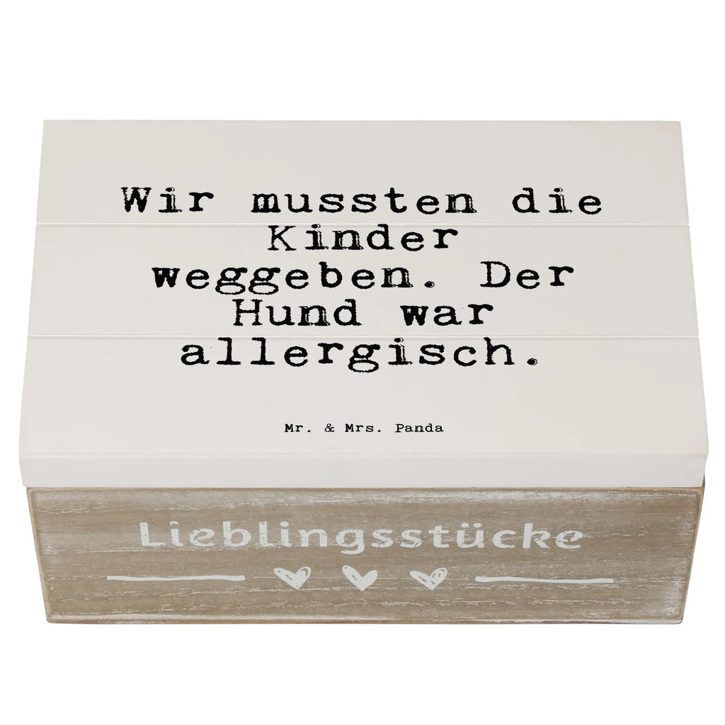 Holzkiste Sprüche und Zitate Wir mussten die Kinder weggeben. Der Hund war allergisch. Kiste, Geschenkdose, Erinnerungskiste, Schatzkiste, XXL, Holzkiste, Erinnerungsbox, Dekokiste, Aufbewahrungsbox, Geschenkbox, Schatulle, Truhe, Spruch, Sprüche, lustige Sprüche, Weisheiten, Zitate, Spruch Geschenke, Spruch Sprüche Weisheiten Zitate Lustig Weisheit Worte