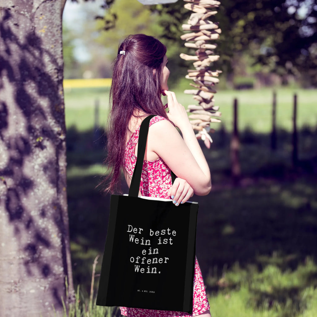 Tote bag Der beste Wein ist... Laptoptasche, Badetasche, Jutebeutel, Einkaufstasche, Beuteltasche, Shopper, Tasche, Strandtasche, Schultertasche, Tragetasche, Beutel, Stofftasche, Jutetasche, Stoffbeutel, Einkaufstüte, Umhängetasche, Spruch, Sprüche, lustige Sprüche, Weisheiten, Zitate, Spruch Geschenke, Spruch Sprüche Weisheiten Zitate Lustig Weisheit Worte