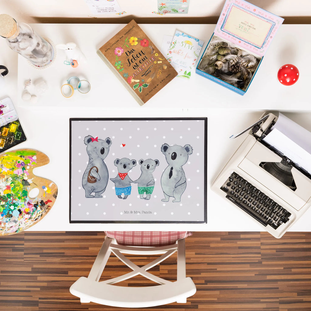 Schreibtischunterlage Koala Familie zwei Bürobedarf, Schreibtischunterlage Groß, Schreibtisch Unterlagen, Schreibunterlage, Schreibtischauflage, Büroartikel, Schreibwaren, Familie, Vatertag, Muttertag, Bruder, Schwester, Mama, Papa, Oma, Opa, beste Familie, Koalabär, Familienleben, Koalafamilie, Koala, Lieblingsfamilie, Familienzeit