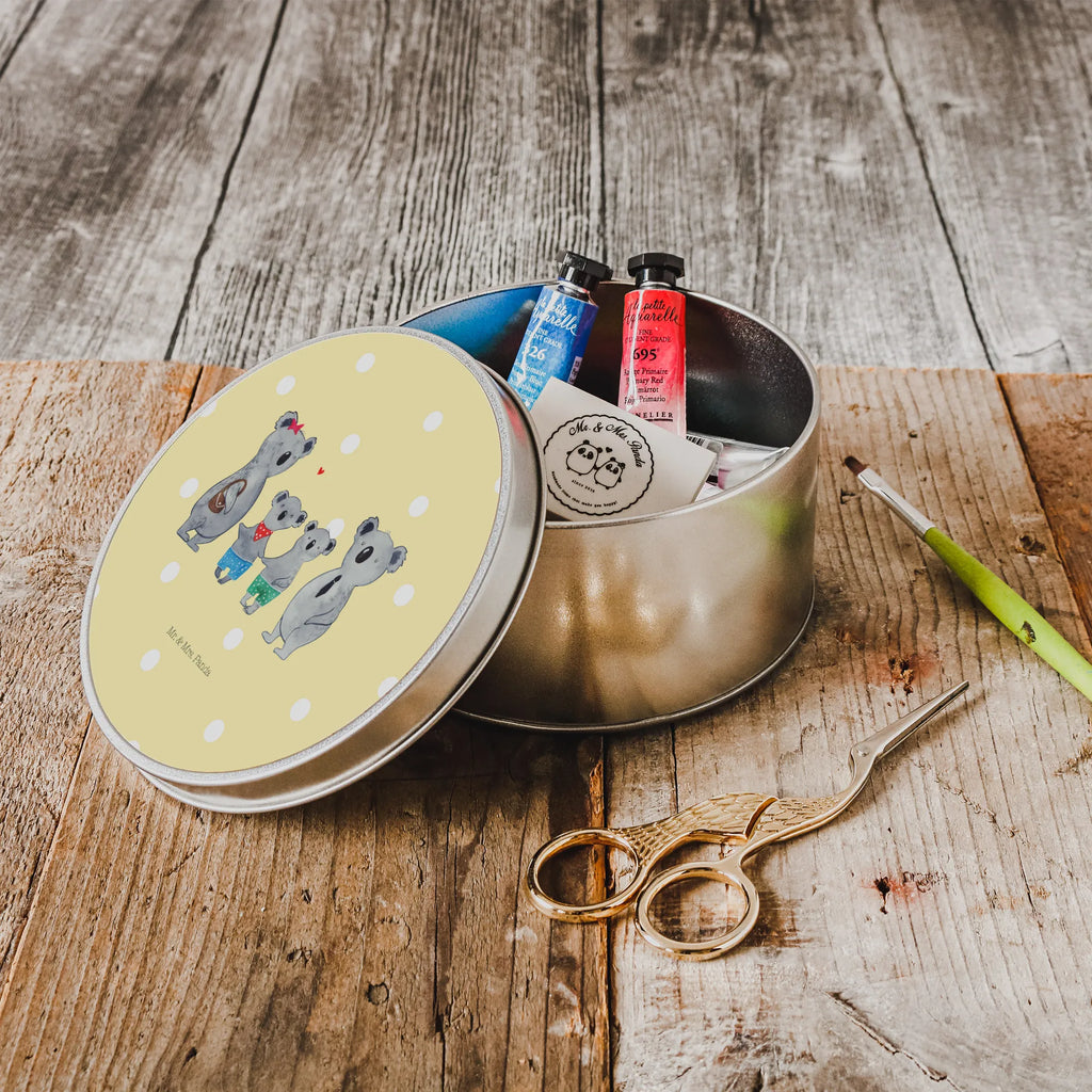 Round tin Koala family with two kids metalldosen, runddosen, runddose, Blechdose, Keksdose, Geschenkdose, Runde Dose, Aufbewahrungsdose, runde dosen, geschenkdosen, Metallbox, blechdosen, dosen, Blechdose Rund, runde keksdose, plätzchendose, Vorratsdosen, gebäckdose, plätzchendosen, gebäckdosen, Dose, Aufbewahrungsbox, Vorratsdose, Runde Blechdose, Metalldose Rund, runde blechdosen, runde keksdosen, Metalldose, metallboxen, Aufbewahrungsdosen, keksdosen, Opa, Mama, Schwester, Muttertag, Bruder, Familie, Vatertag, Oma, Papa, Familienleben, Koalabär, Koalafamilie, Lieblingsfamilie, Familienzeit, Beste Familie, Koala
