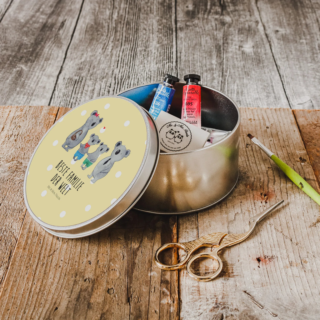 Round tin Koala family with two kids metalldosen, runddosen, runddose, Blechdose, Keksdose, Geschenkdose, Runde Dose, Aufbewahrungsdose, runde dosen, geschenkdosen, Metallbox, blechdosen, dosen, Blechdose Rund, runde keksdose, plätzchendose, Vorratsdosen, gebäckdose, plätzchendosen, gebäckdosen, Dose, Aufbewahrungsbox, Vorratsdose, Runde Blechdose, Metalldose Rund, runde blechdosen, runde keksdosen, Metalldose, metallboxen, Aufbewahrungsdosen, keksdosen, Opa, Mama, Schwester, Muttertag, Bruder, Familie, Vatertag, Oma, Papa, Familienleben, Koalabär, Koalafamilie, Lieblingsfamilie, Familienzeit, Beste Familie, Koala