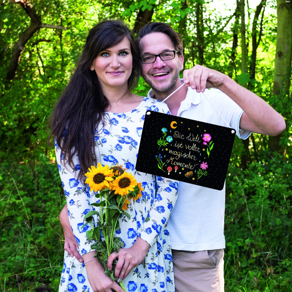 Deko Schild Magische Welt Schild, hängeschild, Schild mit Spruch, holzbild, dekoschilder, Deko Wandtafel, wandhänger, Motivschild, Deko Schild, wandtafel, Wandschild, Türschild Familie, dekotafel, Badschild, Holzschild, Türschild, Holztafel, sprüche schild, Spruchschild, Dekoschild, Küchenschild, dekoration schild, Abenteuer, positive Botschaft, Natur, Outdoor, Dekoration, Sommer Deko, Blumen Deko, Naturliebhaber, Frühlings Deko, Blumen, Spruch Positiv, Nacht, Spruch schön, Schwarz, Motivation, Magische Momente, Magisch, Weisheit