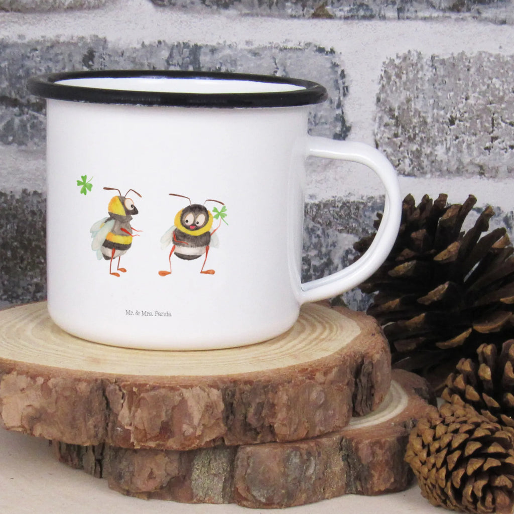 XL Emaille Tasse Hummeln Kleeblatt Emaille Tasse Weiß, Emaille Becher Outdoor, Retro Emaille Tasse, Emaille Becher, Emaille Kaffeebecher, Emaille Tasse Für Picknick, Emaillierte Tasse, Emaille Tasse Leicht, Emaille Tasse Farbiger Rand, Vintage Emaillebecher, Emaille Tasse, Emaille Tasse Mit Rand, Emaille Tasse Nostalgie, Emaille Tasse Für Camping, Emaille Tasse Rostfrei, Emaille Geschirr, Tasse Aus Emaille, Emaille Tasse Landhausstil, Emaille Becher Mit Henkel, Emaille Teetasse, Emaille Tasse Robust, Emaille Tasse Rustikal, Emaille Tasse Für Garten, Camping Tasse, Emaille Tasse Oberflächenmuster, Emaille Trinkbecher, Emaille Tasse Mit Motiv, Emaille Tasse Spülmaschinengeeignet, Emaillierter Becher, Emaille Sammlerstück, Emaille Küchenzubehör, Tiermotive, Gute Laune, lustige Sprüche, Tiere, Biene, Spruch schön, Spruch positiv, Biene Deko, glücklich sein, Hummel, glücklich werden, Spruch fröhlich