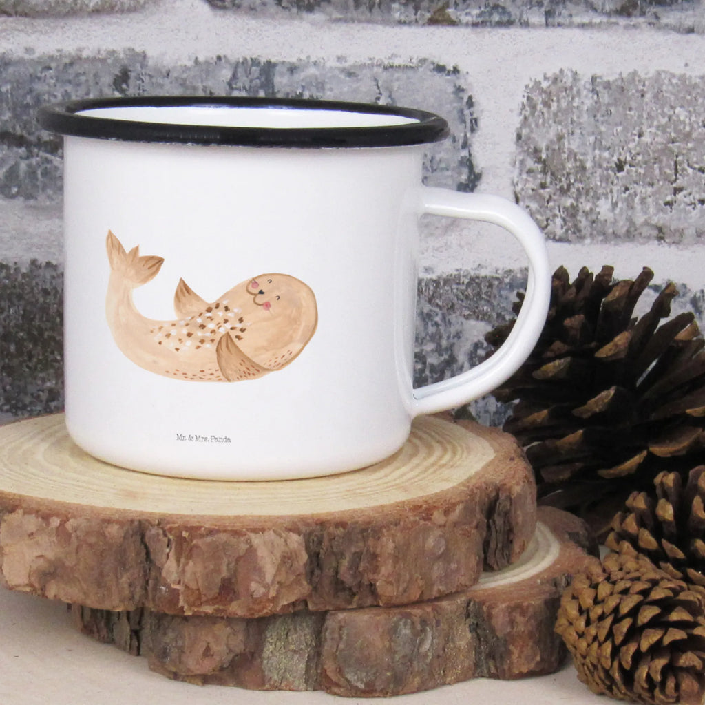 XL emaliowany kubek foka Leżeć Emaille Tasse Rustikal, Emaille Becher, Emaille Tasse Spülmaschinengeeignet, Emaille Tasse, Emaille Tasse Für Picknick, Emaillierter Becher, Camping Tasse, Retro Emaille Tasse, Emaille Tasse Mit Rand, Emaille Geschirr, Emaille Becher Outdoor, Emaille Becher Mit Henkel, Emaille Teetasse, Emaille Tasse Weiß, Emaille Tasse Leicht, Emaille Tasse Mit Motiv, Emaille Tasse Nostalgie, Emaille Tasse Für Camping, Emaille Tasse Rostfrei, Emaille Tasse Robust, Tasse Aus Emaille, Emaille Küchenzubehör, Emaille Kaffeebecher, Emaille Tasse Landhausstil, Trinkbecher, Emaillierte Tasse, Vintage Emaillebecher, Emaille Tasse Oberflächenmuster, Emaille Sammlerstück, Emaille Tasse Farbiger Rand, Emaille Tasse Für Garten, Tiermotive, Gute Laune, Lustige Sprüche, Tiere, Robben, Meerestier, Ostsee, Lachen, Seehund, Robbe, Nordsee, Freude, Strand