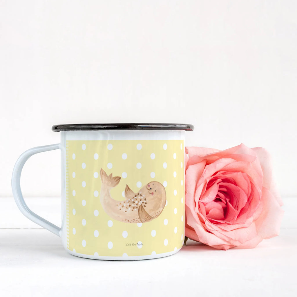 XL emaliowany kubek foka Leżeć Emaille Tasse Rustikal, Emaille Becher, Emaille Tasse Spülmaschinengeeignet, Emaille Tasse, Emaille Tasse Für Picknick, Emaillierter Becher, Camping Tasse, Retro Emaille Tasse, Emaille Tasse Mit Rand, Emaille Geschirr, Emaille Becher Outdoor, Emaille Becher Mit Henkel, Emaille Teetasse, Emaille Tasse Weiß, Emaille Tasse Leicht, Emaille Tasse Mit Motiv, Emaille Tasse Nostalgie, Emaille Tasse Für Camping, Emaille Tasse Rostfrei, Emaille Tasse Robust, Tasse Aus Emaille, Emaille Küchenzubehör, Emaille Kaffeebecher, Emaille Tasse Landhausstil, Trinkbecher, Emaillierte Tasse, Vintage Emaillebecher, Emaille Tasse Oberflächenmuster, Emaille Sammlerstück, Emaille Tasse Farbiger Rand, Emaille Tasse Für Garten, Tiermotive, Gute Laune, Lustige Sprüche, Tiere, Robben, Meerestier, Ostsee, Lachen, Seehund, Robbe, Nordsee, Freude, Strand