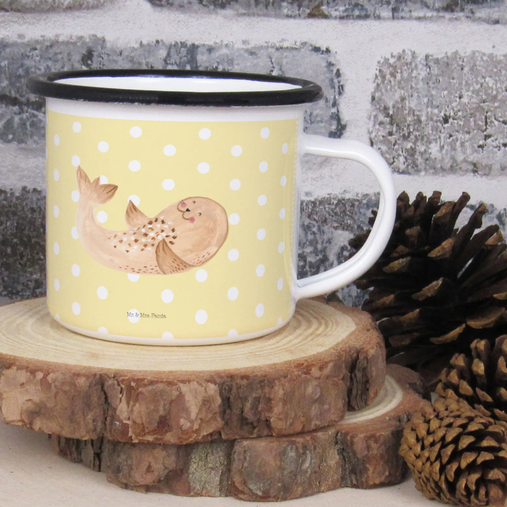 XL emaliowany kubek foka Leżeć Emaille Tasse Rustikal, Emaille Becher, Emaille Tasse Spülmaschinengeeignet, Emaille Tasse, Emaille Tasse Für Picknick, Emaillierter Becher, Camping Tasse, Retro Emaille Tasse, Emaille Tasse Mit Rand, Emaille Geschirr, Emaille Becher Outdoor, Emaille Becher Mit Henkel, Emaille Teetasse, Emaille Tasse Weiß, Emaille Tasse Leicht, Emaille Tasse Mit Motiv, Emaille Tasse Nostalgie, Emaille Tasse Für Camping, Emaille Tasse Rostfrei, Emaille Tasse Robust, Tasse Aus Emaille, Emaille Küchenzubehör, Emaille Kaffeebecher, Emaille Tasse Landhausstil, Trinkbecher, Emaillierte Tasse, Vintage Emaillebecher, Emaille Tasse Oberflächenmuster, Emaille Sammlerstück, Emaille Tasse Farbiger Rand, Emaille Tasse Für Garten, Tiermotive, Gute Laune, Lustige Sprüche, Tiere, Robben, Meerestier, Ostsee, Lachen, Seehund, Robbe, Nordsee, Freude, Strand
