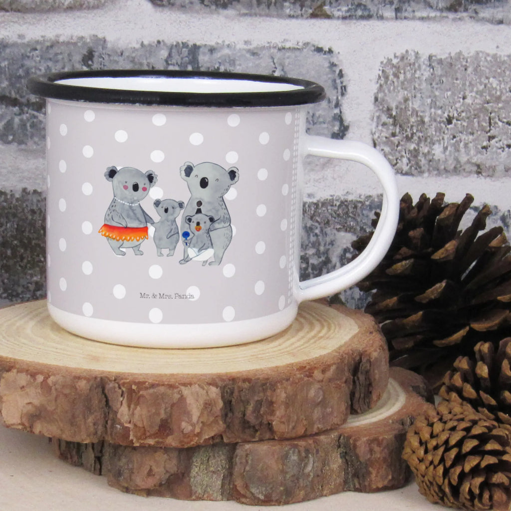 XL Emaille Tasse Koala Familie Emaille Tasse Mit Motiv, Emaille Tasse Für Camping, Emaille Tasse Rostfrei, Emaille Sammlerstück, Emaille Tasse Weiß, Camping Tasse, Emaille Geschirr, Emaillierte Tasse, Tasse Aus Emaille, Trinkbecher, Emaille Kaffeebecher, Emaille Becher, Emaille Tasse Mit Rand, Emaille Tasse Farbiger Rand, Emaille Tasse Robust, Emaille Becher Mit Henkel, Emaille Küchenzubehör, Vintage Emaillebecher, Emaille Tasse Oberflächenmuster, Emaille Tasse Leicht, Emaille Tasse Nostalgie, Emaille Tasse Landhausstil, Emaille Teetasse, Emaille Tasse Für Garten, Emaille Tasse Spülmaschinengeeignet, Emaille Tasse Für Picknick, Emaille Becher Outdoor, Retro Emaille Tasse, Emaille Tasse Rustikal, Emaillierter Becher, Emaille Tasse, Oma, Papa, Familie, Vatertag, Muttertag, Schwester, Bruder, Opa, Mama, Familienleben, Geschwister, Family, Koalas, Kinder, Koala