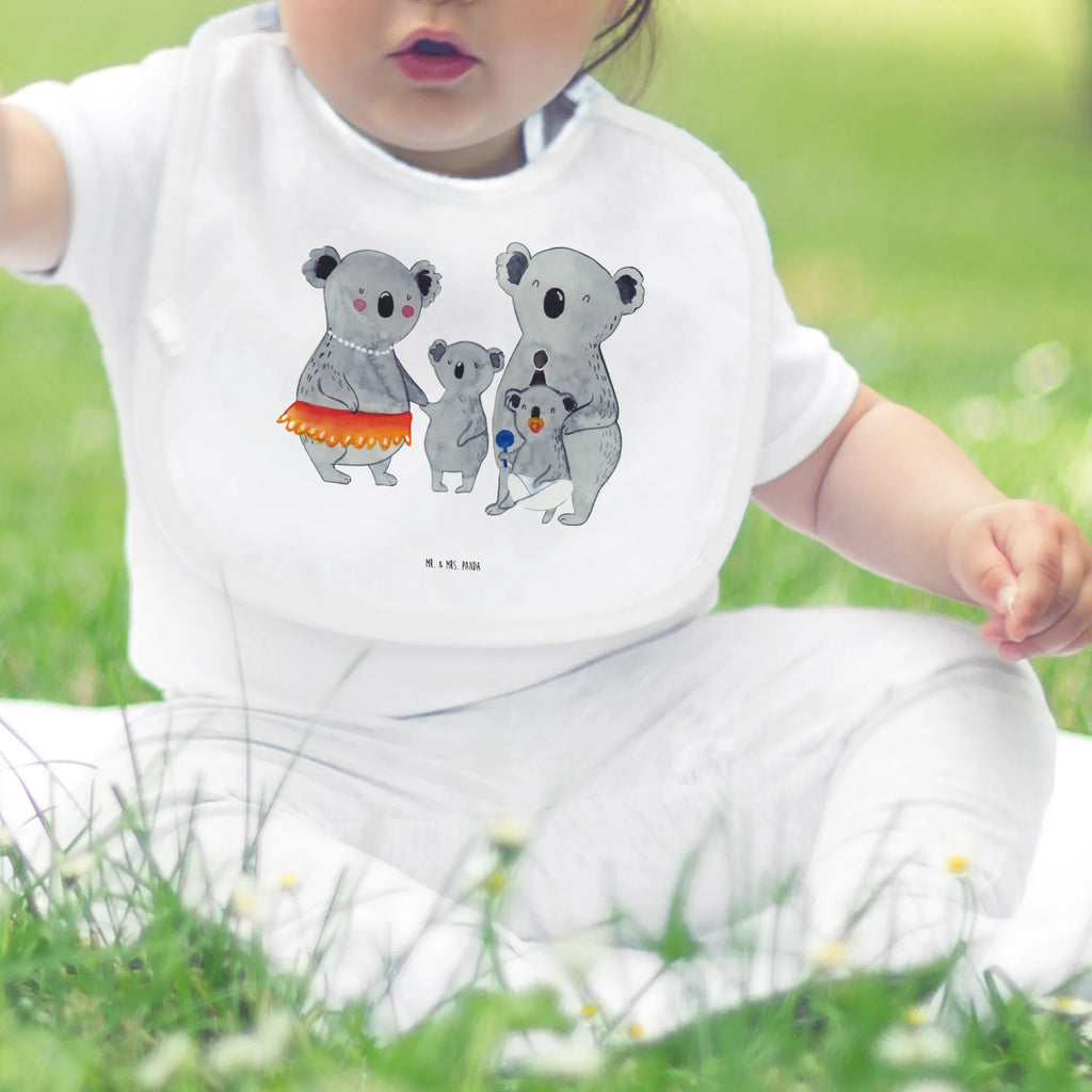 Bib Koala Family Babylätzchen Mit Klettverschluss, Babylätzchen, Babylätzchen Für Beikost, Baby Erstausstattung, Lätzchen Mit Spruch, Babylätzchen Aus Baumwolle, Babymode, Dreieckstuch Baby, Neugeborenen Lätzchen, Babyparty, Lätzchen Baby, Geschenk Zur Geburt, Baby Halstuch, Babylätzchen Alltagstauglich, Baby Latz, Babylätzchen Für Mädchen, Kleinkind, Baby Lätzchen Set, Babylätzchen Bio Baumwolle, Babylätzchen Design, Esslätzchen Baby, Babyausstattung, Lätze, Babylätzchen Neutral, Babylätzchen Mit Druckknopf, Babylätzchen Weich, Babylätzchen Handgemacht, Kinderkleidung, Baby Lätzchen, Kleckerschutz Baby, Babylätzchen Bunt, Babylätzchen Waschbar, Sabberlätzchen, Halstuch Für Neugeborene, Babyartikel, Babyshower, Babylätzchen Als Geschenk, Baby Esslätzchen, Babylätzchen Wasserfest, Eltern, Lustiges Babylätzchen, Babyhalstuch, Babykleidung, Lätzchen Für Babys, Babylatz, Babylätzchen Für Kita, Babylätzchen Mit Motiv, Spucktuch Baby, Babylätzchen Für Jungen, Muttertag, Vatertag, Mama, Papa, Oma, Opa, Familie, Schwester, Bruder, Familienleben, Koala, Koalas, Kinder, Geschwister, Family