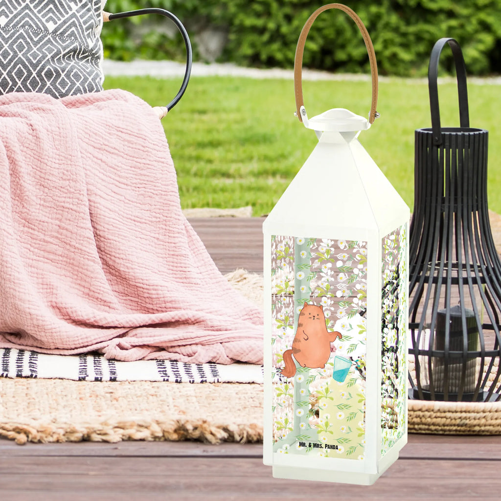 Deko Laterne Katze Wasserglas Laterne Mit Griff, Laterne Deko, Windlicht, Hängelaterne Deko, Laterne Zum Hängen, Laterne Orientalisch, Laternen-Set, Laternenlicht, Laterne Modern, Metalllaterne, Laterne Minimalistisch, Laterne Klassisch, Laternenwindlicht, Laterne Landhausstil, Laterne Shabby Chic, Metall Laterne, Laterne Mit Spiegelglas, Laterne Spülmaschinenfest (Glas), Laterne Rustikal, Terrasse-Laterne, Holzlaterne, Laterne Skandinavisch, Laterne Pastellfarben, Laterne Romantisch, Laterne Mit Blumenmotiv, Laterne Mit Sternenmuster, Lichterkettenlaterne, Laterne Mit Muster, Laterne Klein, Leuchten, Outdoor-Laterne, Laterne Maritim, Laterne Vintage, Laterne Zum Stellen, Teelichthalter Laterne, Glaslaterne, Innenraum-Laterne, Windlichtlaterne, Laterne Wind- und Wetterfest, Dekolaterne, Laterne Beleuchtet, LED-Laterne, Laterne XXL, Deko Laterne, Hängeleuchte, Laterne Mit Motiv, Laterne Weiß, Lichterlaterne, Tischlaterne, Kerzenlaterne, Katzenmotiv, Katzenfan, Katzendeko, Katzenfreund, Katzenliebhaber, Katzenprodukte, Katzenartikel, Katzenaccessoires, Katzensouvenirs, Katzenliebhaberprodukte, Katzenmotive, Katze, Glas, Mietze, Haustier, Wasser, Cats, Katzenbesitzerin, Cat, Katzenhalter, Kater, Katzen