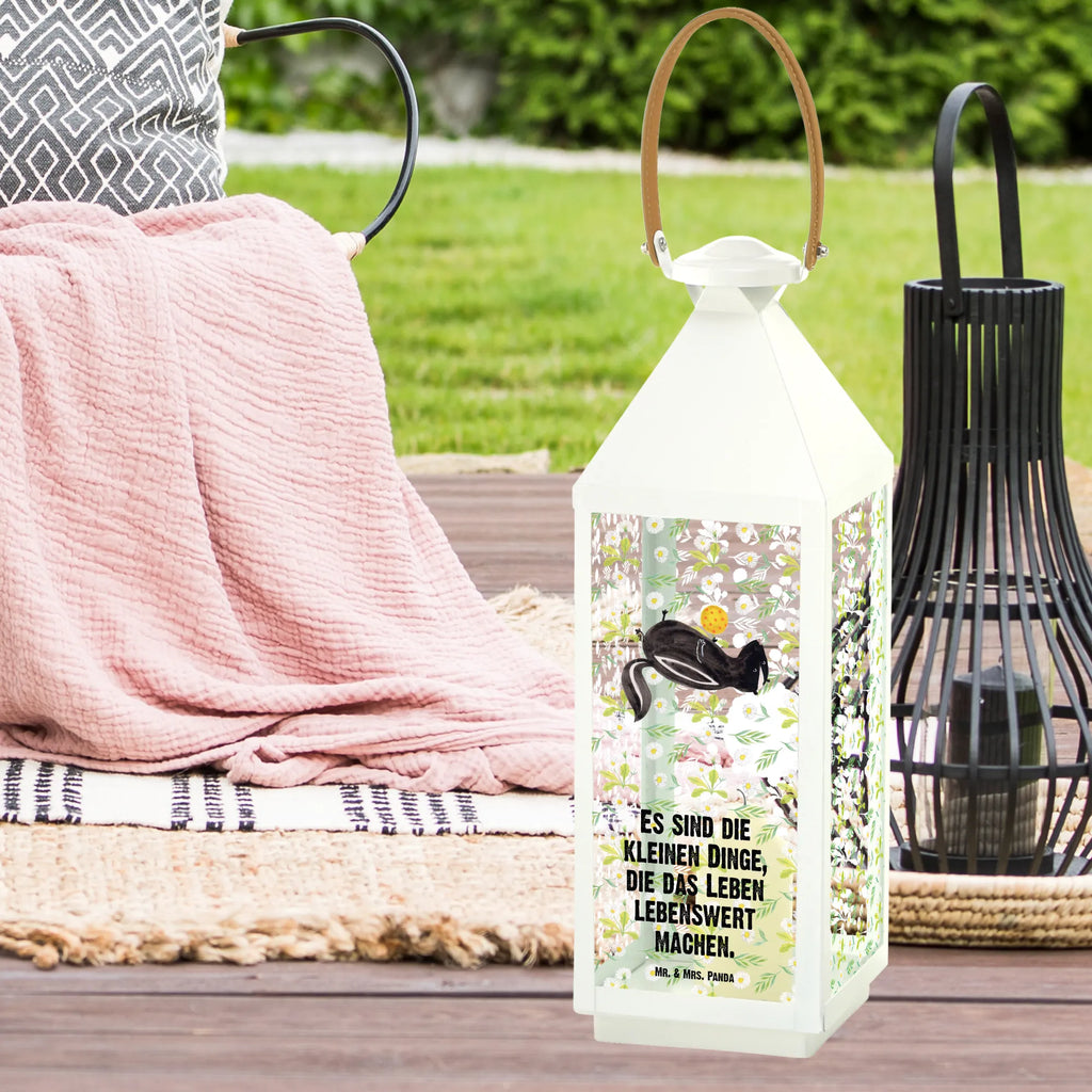 Decorative lantern skunk ball Hängelaterne Deko, Laterne Zum Hängen, Lichterkettenlaterne, Laterne XXL, Innenraum-Laterne, Laterne Mit Muster, Laterne Rustikal, Laterne Skandinavisch, Kerzenlaterne, Laterne Mit Sternenmuster, Teelichthalter Laterne, Laterne Modern, Laterne Klein, Laterne Vintage, Laternen-Set, Outdoor-Laterne, Lichterlaterne, Laterne Shabby Chic, Laterne Wind- und Wetterfest, Tischlaterne, Laterne Landhausstil, Laterne Deko, Windlicht, Holzlaterne, Laterne Romantisch, Deko Laterne, Laterne Mit Motiv, Metalllaterne, Windlichtlaterne, Laterne Spülmaschinenfest (Glas), Leuchten, Laterne Weiß, Laterne Mit Griff, Dekolaterne, Terrasse-Laterne, LED-Laterne, Hängeleuchte, Laternenlicht, Laterne Mit Blumenmotiv, Laterne Beleuchtet, Laterne Orientalisch, Laterne Klassisch, Metall Laterne, Laterne Mit Spiegelglas, Laterne Maritim, Laterne Minimalistisch, Laterne Zum Stellen, Glaslaterne, Laternenwindlicht, Laterne Pastellfarben, Stinktier, Skunk, Wildtier, Verspielt, Stinki, Stinker, Weisheit, Raubtier