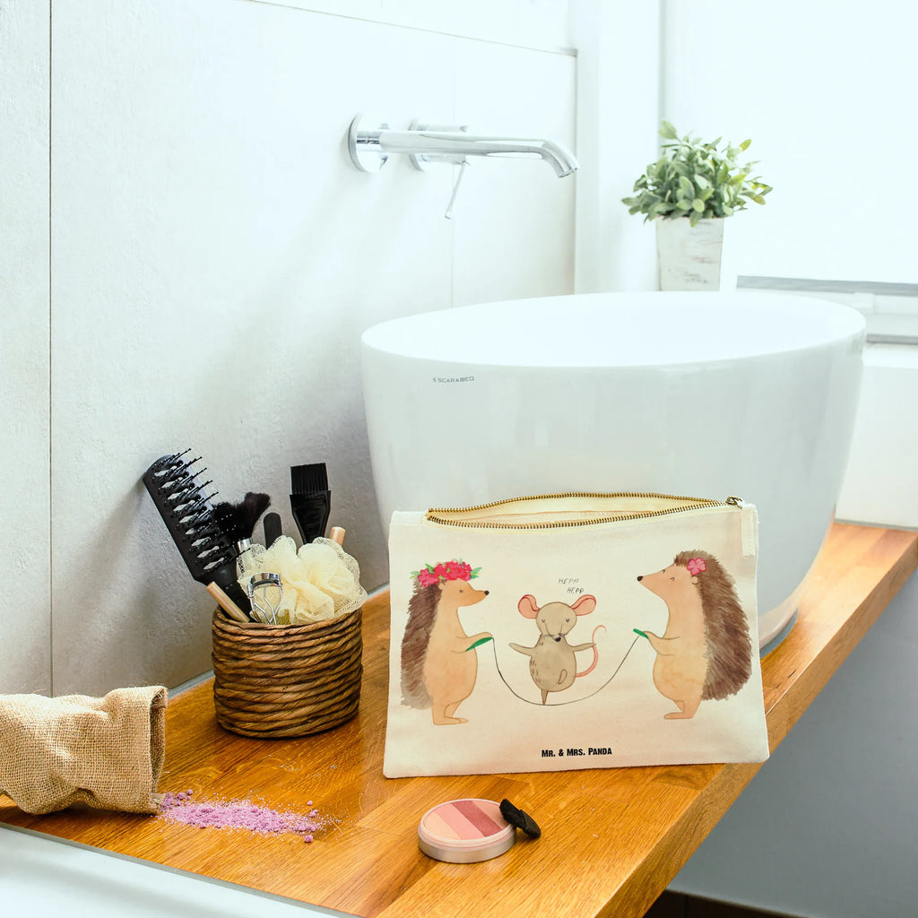 torebka na makijaż jeż Skakanie na skakance Kosmetikbeutel, Stiftemäppchen, Kulturtasche, Schminktäschchen, Kulturbeutel, Waschtasche, aufbewahrungsbeutel, beauty tasche, Schminktasche, toiletry bag, beauty case, kosmetiktäschchen, Schlampermäppchen, aufbewahrungstasche, Mäppchen, pencil case, Schminkbeutel, Kosmetiktasche, Etui, utensilientasche, Waschbeutel, Federmappe, pinsel tasche, Tiermotive, Tiere, Lustige Sprüche, Gute Laune, Kinder, Seilhüpfen, Maus, Seilspringen, Igel, Kindergarten
