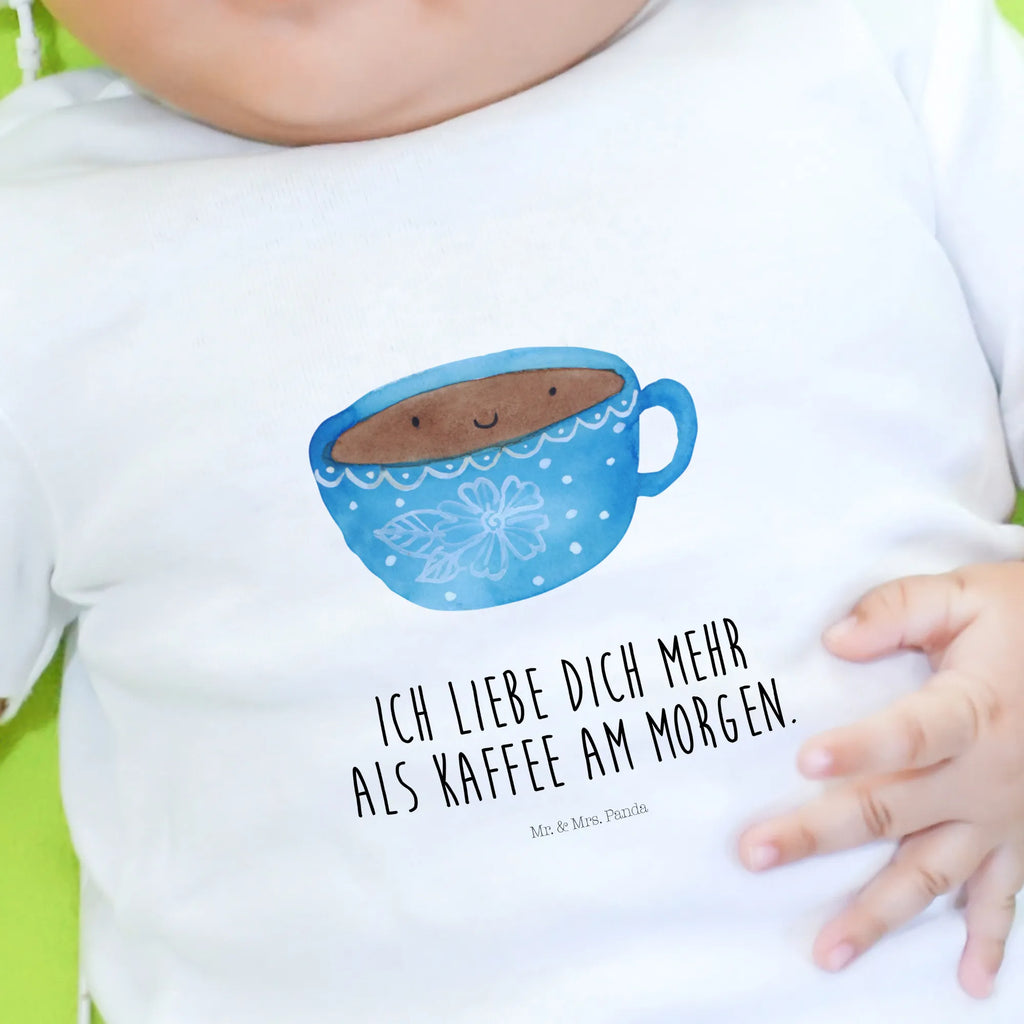Organic Baby Shirt Coffee Cup Baby T-Shirt, Baby Shirt Mit Spruch, Baby Kurzarmshirt, Baby Shirt Neutral, Baby Pullover, Baby Shirt Junge, Baby Shirt Klassisch, Baby Bio Shirt, Süßes Baby Shirt, Baby Shirt Alltag, Baby Shirt Weiß, Baby Langarmshirt, Baby Shirt Zur Geburt, Baby Shirt Mit Motiv, Baby Shirt Geschenk, Baby Shirt Erstausstattung, Baby Shirt Unisex, Baby Baumwollshirt, Baby Hemd, Baby Jerseyshirt, Baby Oberteil, Baby Shirt Bunt, Baby Shirt, Baby Shirt Grau, Baby Shirt Modern, Baby Shirt Pastell, Lustiges Baby Shirt, Baby Shirt Mädchen, Baby Shirt Mit Aufdruck, Baby Shirt Gestreift, Baby Top, Baby Sweatshirt, Gute Laune, Tiermotive, Tiere, Lustige Sprüche, Tasse, Kaffee, Genuss, Glücklich, Liebe, Geschmack