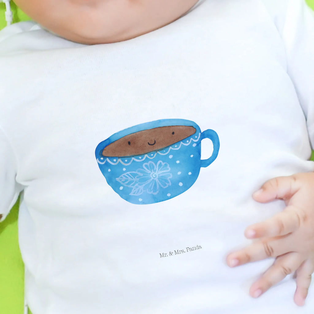 Organic Baby Shirt Coffee Cup Baby T-Shirt, Baby Shirt Mit Spruch, Baby Kurzarmshirt, Baby Shirt Neutral, Baby Pullover, Baby Shirt Junge, Baby Shirt Klassisch, Baby Bio Shirt, Süßes Baby Shirt, Baby Shirt Alltag, Baby Shirt Weiß, Baby Langarmshirt, Baby Shirt Zur Geburt, Baby Shirt Mit Motiv, Baby Shirt Geschenk, Baby Shirt Erstausstattung, Baby Shirt Unisex, Baby Baumwollshirt, Baby Hemd, Baby Jerseyshirt, Baby Oberteil, Baby Shirt Bunt, Baby Shirt, Baby Shirt Grau, Baby Shirt Modern, Baby Shirt Pastell, Lustiges Baby Shirt, Baby Shirt Mädchen, Baby Shirt Mit Aufdruck, Baby Shirt Gestreift, Baby Top, Baby Sweatshirt, Gute Laune, Tiermotive, Tiere, Lustige Sprüche, Tasse, Kaffee, Genuss, Glücklich, Liebe, Geschmack