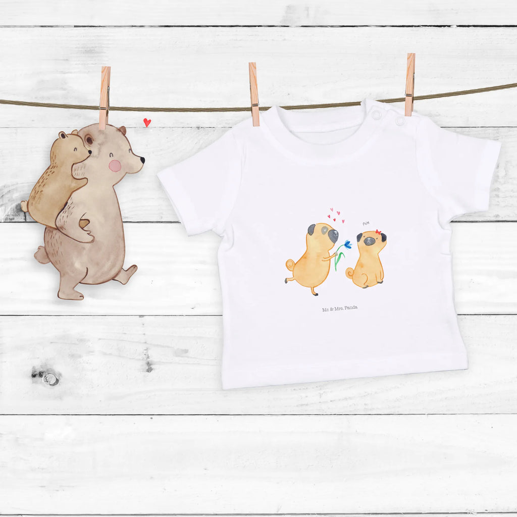 Organiczna koszulka dla niemowląt mops Zakochani Baby Shirt, Baby Shirt Bunt, Baby T-Shirt, Baby Shirt Erstausstattung, Baby Bio Shirt, Baby Kurzarmshirt, Baby Langarmshirt, Baby Shirt Gestreift, Baby Shirt Mit Aufdruck, Baby Pullover, Baby Jerseyshirt, Baby Top, Baby Shirt Alltag, Baby Hemd, Baby Shirt Unisex, Baby Oberteil, Baby Shirt Mit Motiv, Baby Shirt Klassisch, Baby Shirt Neutral, Baby Baumwollshirt, Baby Shirt Junge, Baby Shirt Mädchen, Baby Shirt Zur Geburt, Baby Shirt Grau, Baby Shirt Modern, Süßes Baby Shirt, Lustiges Baby Shirt, Baby Shirt Pastell, Baby Sweatshirt, Baby Shirt Mit Spruch, Baby Shirt Geschenk, Baby Shirt Weiß, Hundemotiv, Sprüche, Haustier, Tierliebhaber, Hund, Hunderasse, Hundebesitzer, Möpse, Partner, Geschenk Freund, Hundeliebe, Verliebt, Mops, Liebesspruch. Verlobt, Liebe