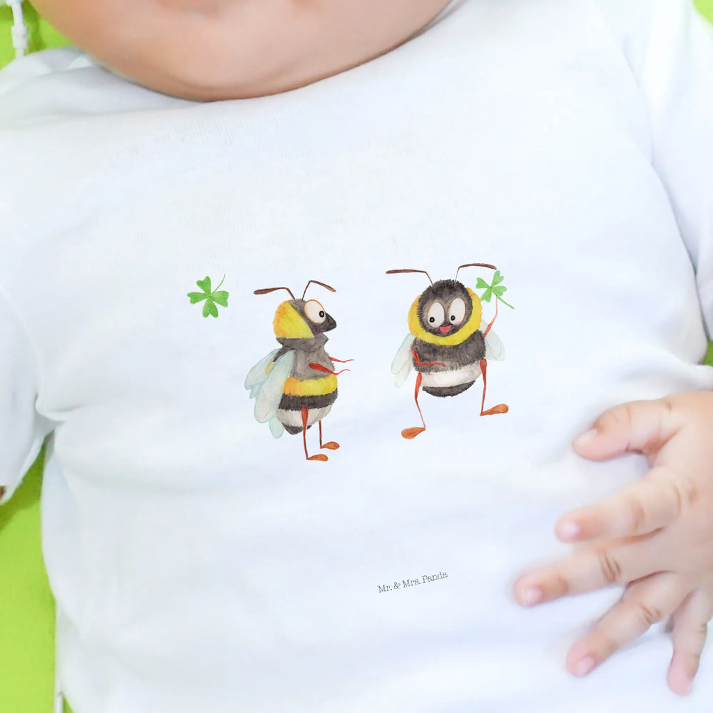Organic Baby Shirt bumblebees shamrock Baby Sweatshirt, Baby Top, Baby Shirt Mit Motiv, Süßes Baby Shirt, Baby Shirt Junge, Baby Shirt Mädchen, Baby Shirt Bunt, Baby Shirt Geschenk, Baby Langarmshirt, Baby Shirt Grau, Baby Shirt Modern, Lustiges Baby Shirt, Baby T-Shirt, Baby Jerseyshirt, Baby Shirt Klassisch, Baby Shirt Unisex, Baby Shirt Gestreift, Baby Shirt Alltag, Baby Shirt Mit Aufdruck, Baby Pullover, Baby Shirt Zur Geburt, Baby Bio Shirt, Baby Baumwollshirt, Baby Shirt Mit Spruch, Baby Shirt, Baby Shirt Pastell, Baby Shirt Erstausstattung, Baby Shirt Weiß, Baby Kurzarmshirt, Baby Oberteil, Baby Hemd, Baby Shirt Neutral, Gute Laune, Tiermotive, Tiere, Lustige Sprüche, Hummel, glücklich Werden, Spruch schön, Spruch Positiv, glücklich sein, Spruch Fröhlich, Biene, Biene Deko