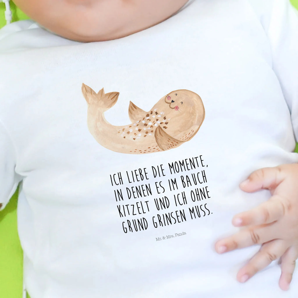 Organiczna koszulka dla niemowląt foka Leżeć Baby Jerseyshirt, Lustiges Baby Shirt, Baby Shirt Pastell, Baby Shirt Erstausstattung, Baby Langarmshirt, Baby Shirt Junge, Baby Hemd, Baby Shirt Neutral, Baby Kurzarmshirt, Baby Shirt Geschenk, Baby Shirt Mit Aufdruck, Baby Shirt Zur Geburt, Baby Sweatshirt, Baby T-Shirt, Baby Pullover, Baby Baumwollshirt, Baby Shirt Unisex, Baby Shirt Mit Spruch, Baby Shirt Gestreift, Baby Shirt Grau, Baby Top, Baby Shirt Weiß, Baby Shirt Mädchen, Baby Shirt Bunt, Baby Shirt Alltag, Baby Shirt, Baby Shirt Mit Motiv, Baby Shirt Klassisch, Baby Oberteil, Baby Shirt Modern, Baby Bio Shirt, Süßes Baby Shirt, Gute Laune, Tiermotive, Tiere, Lustige Sprüche, Seehund, Robben, Nordsee, Strand, Meerestier, Robbe, Lachen, Ostsee, Freude