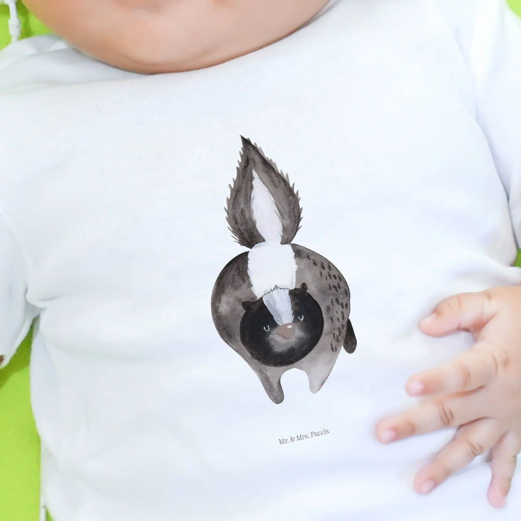 Organic Baby Shirt Stinktier Angriff Süßes Baby Shirt, Baby Shirt Unisex, Baby Shirt Junge, Baby Shirt Gestreift, Baby Pullover, Baby Langarmshirt, Baby Sweatshirt, Baby Shirt Weiß, Baby Shirt, Baby T-Shirt, Baby Shirt Erstausstattung, Baby Shirt Mit Aufdruck, Baby Shirt Mädchen, Baby Jerseyshirt, Baby Shirt Pastell, Baby Shirt Neutral, Baby Shirt Geschenk, Baby Shirt Grau, Baby Top, Baby Shirt Mit Motiv, Baby Shirt Alltag, Baby Shirt Klassisch, Baby Shirt Bunt, Baby Bio Shirt, Baby Kurzarmshirt, Lustiges Baby Shirt, Baby Oberteil, Baby Shirt Zur Geburt, Baby Shirt Mit Spruch, Baby Hemd, Baby Shirt Modern, Baby Baumwollshirt, Skunk, Stinktier, Stinki, Stinker, wütend, Wildtier, Drohung, Raubtier