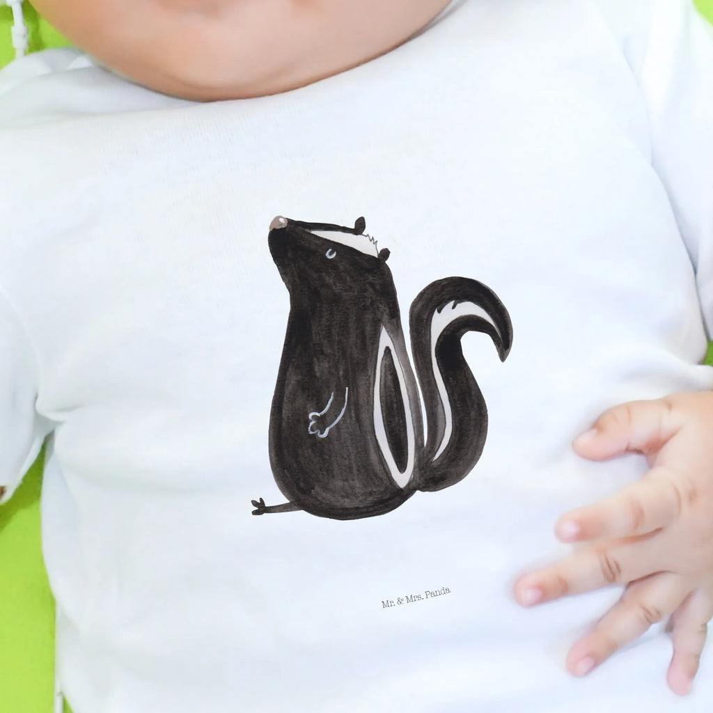 Organiczna koszulka dla niemowląt skunks siedzenie Baby Shirt Weiß, Baby Shirt Klassisch, Baby Shirt Erstausstattung, Baby Kurzarmshirt, Baby Shirt Mit Motiv, Baby Shirt Unisex, Baby Shirt Modern, Baby Shirt Geschenk, Baby Shirt Alltag, Lustiges Baby Shirt, Baby Shirt Gestreift, Baby Pullover, Baby Top, Baby Bio Shirt, Baby Jerseyshirt, Baby Baumwollshirt, Baby Shirt Pastell, Süßes Baby Shirt, Baby Hemd, Baby Shirt Bunt, Baby Shirt Junge, Baby Shirt Zur Geburt, Baby Sweatshirt, Baby Shirt Mit Spruch, Baby Langarmshirt, Baby T-Shirt, Baby Shirt Neutral, Baby Shirt Mit Aufdruck, Baby Shirt Grau, Baby Oberteil, Baby Shirt, Baby Shirt Mädchen, Skunk, Stinktier, Besserwisser, Stinki, Recht, Raubtier, Wildtier, Stinker, Büro, Spruch