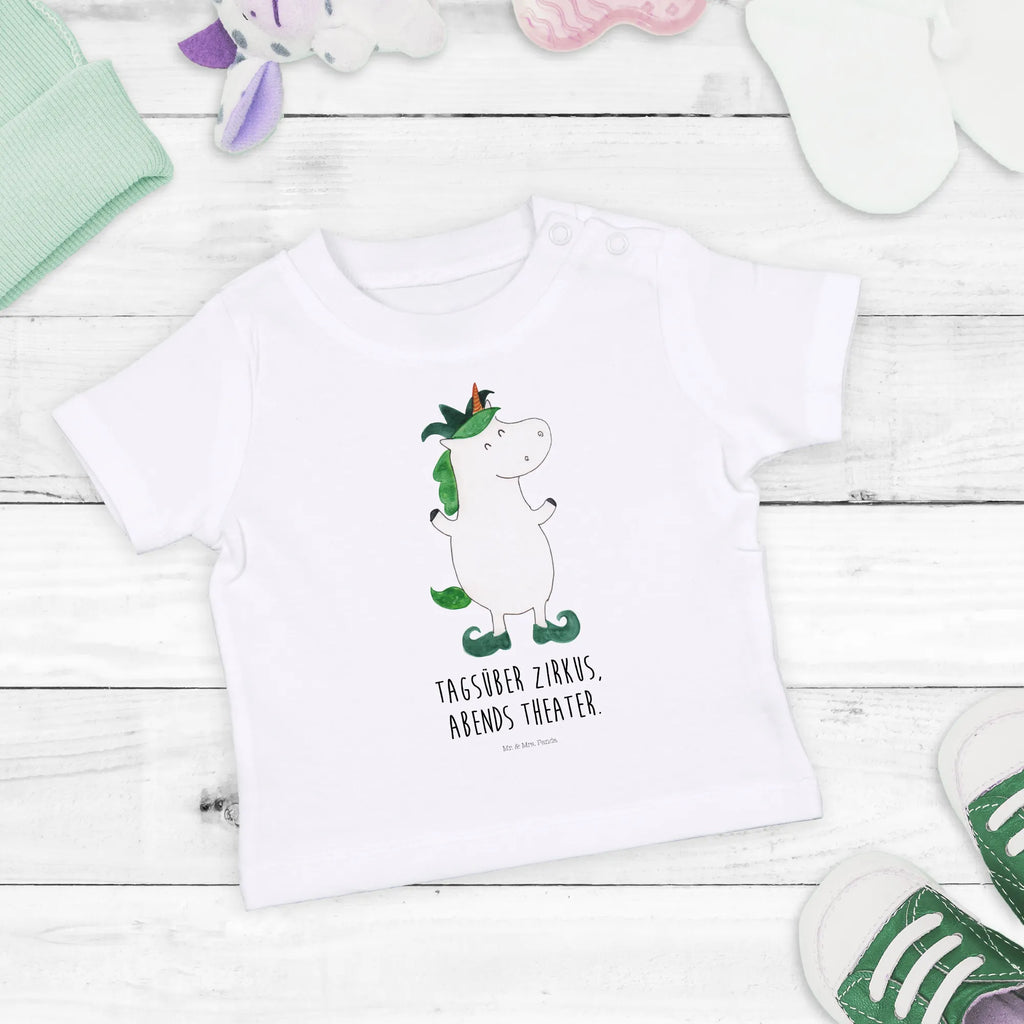 Organic Baby Shirt Einhorn Joker Baby Jerseyshirt, Baby Shirt Alltag, Baby Oberteil, Baby T-Shirt, Baby Shirt Junge, Baby Kurzarmshirt, Baby Shirt Unisex, Baby Shirt Erstausstattung, Süßes Baby Shirt, Baby Shirt Modern, Baby Hemd, Baby Shirt Pastell, Baby Shirt Mit Spruch, Baby Sweatshirt, Baby Shirt Grau, Baby Baumwollshirt, Baby Shirt Gestreift, Baby Shirt Weiß, Baby Shirt Bunt, Baby Pullover, Baby Top, Baby Shirt Klassisch, Baby Shirt Zur Geburt, Baby Shirt Mit Aufdruck, Baby Langarmshirt, Baby Bio Shirt, Baby Shirt Mädchen, Baby Shirt Neutral, Baby Shirt Mit Motiv, Lustiges Baby Shirt, Baby Shirt, Baby Shirt Geschenk, Einhorn Deko, Einhörner, Einhorn, Unicorn, Mittelalter, Kasper, Hofnarr, Gaukler