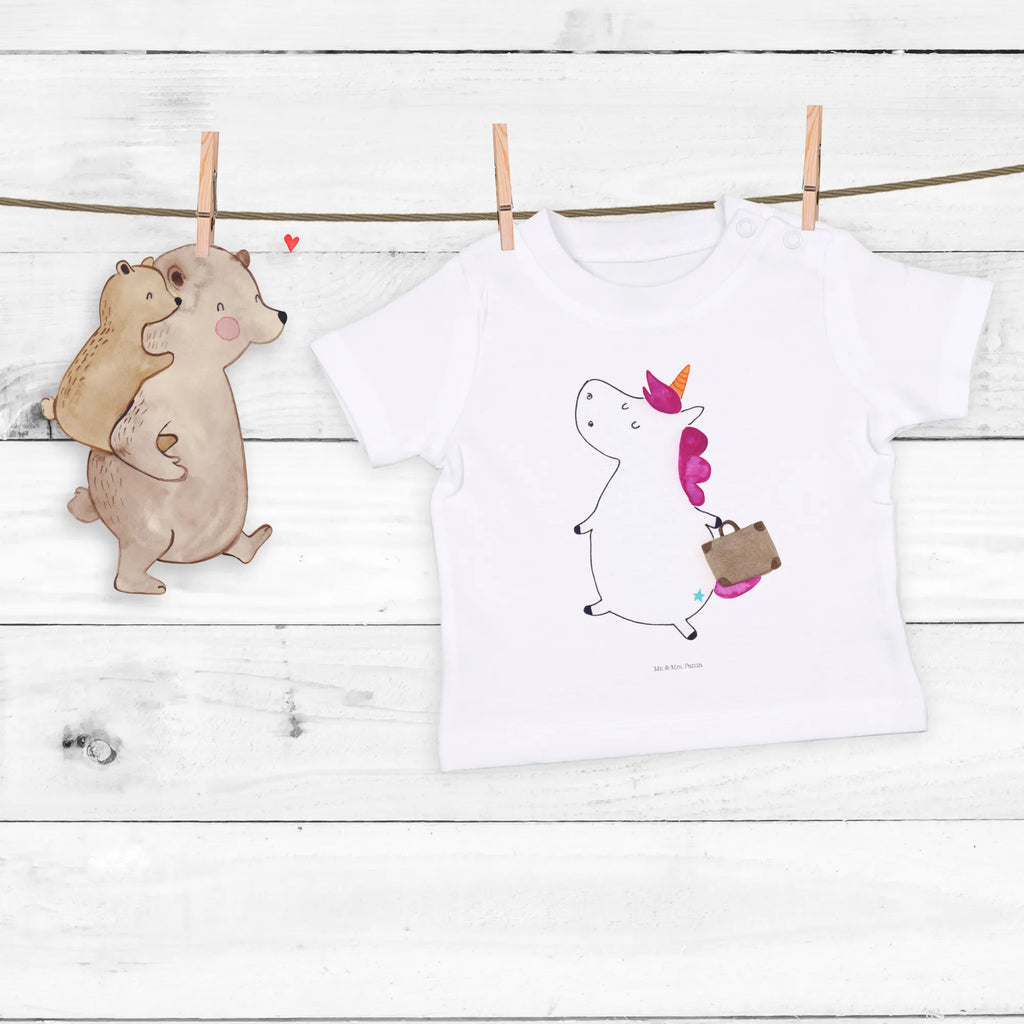 Organiczna koszulka dla niemowląt Jednorożec walizka Baby Baumwollshirt, Baby Shirt, Baby Langarmshirt, Baby T-Shirt, Baby Shirt Alltag, Baby Shirt Zur Geburt, Süßes Baby Shirt, Baby Shirt Geschenk, Baby Shirt Grau, Baby Oberteil, Baby Shirt Mit Motiv, Baby Bio Shirt, Baby Shirt Junge, Baby Pullover, Baby Shirt Mit Aufdruck, Baby Top, Baby Shirt Neutral, Baby Shirt Klassisch, Baby Shirt Mädchen, Baby Shirt Gestreift, Baby Shirt Erstausstattung, Baby Kurzarmshirt, Baby Shirt Weiß, Baby Shirt Pastell, Baby Sweatshirt, Baby Jerseyshirt, Baby Shirt Unisex, Baby Shirt Bunt, Baby Hemd, Baby Shirt Mit Spruch, Lustiges Baby Shirt, Baby Shirt Modern, Einhorn Deko, Einhörner, Einhorn, Unicorn, Abenteuer, Erwachsen, Kind, Witzig, Spaß, Gepäck, Reise, Verreisen, Lustig, Albern, Koffer