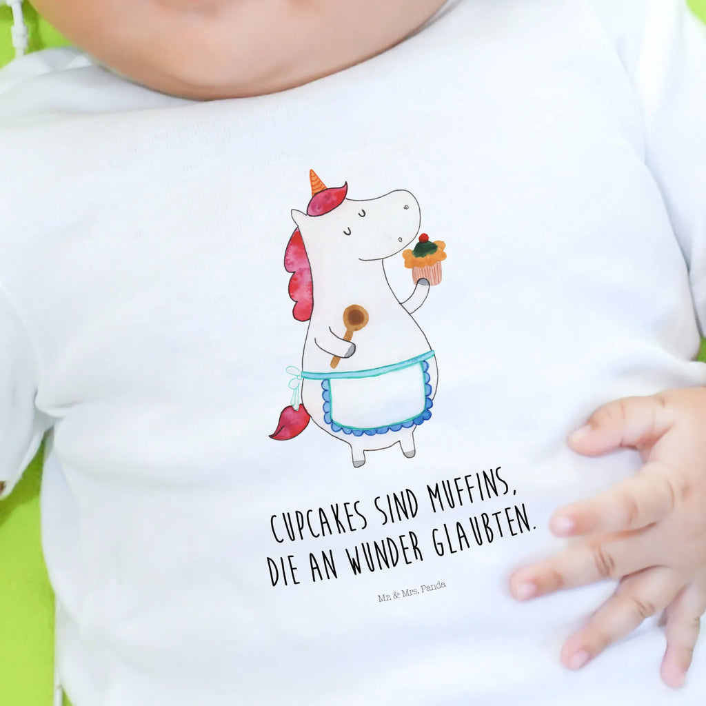 Organiczna koszulka dla niemowląt Jednorożec Kuchnia Baby Shirt Alltag, Baby Shirt Grau, Baby Shirt Erstausstattung, Baby Pullover, Baby Shirt Zur Geburt, Baby Shirt Weiß, Baby Jerseyshirt, Baby Shirt Neutral, Baby Shirt Mädchen, Baby Shirt Mit Motiv, Baby Shirt, Baby Top, Baby Shirt Mit Aufdruck, Baby Hemd, Baby Shirt Unisex, Baby Baumwollshirt, Lustiges Baby Shirt, Baby Shirt Bunt, Baby Bio Shirt, Baby Langarmshirt, Baby Shirt Gestreift, Baby Shirt Geschenk, Süßes Baby Shirt, Baby Shirt Mit Spruch, Baby Shirt Modern, Baby T-Shirt, Baby Sweatshirt, Baby Shirt Pastell, Baby Shirt Klassisch, Baby Shirt Junge, Baby Oberteil, Baby Kurzarmshirt, Unicorn, Einhorn Deko, Einhorn, Einhörner, Muffin, Träumen, Bäckerin, Torte, Träumer, Kuchen, Hobbykoch, Motivation, Backen, Koch