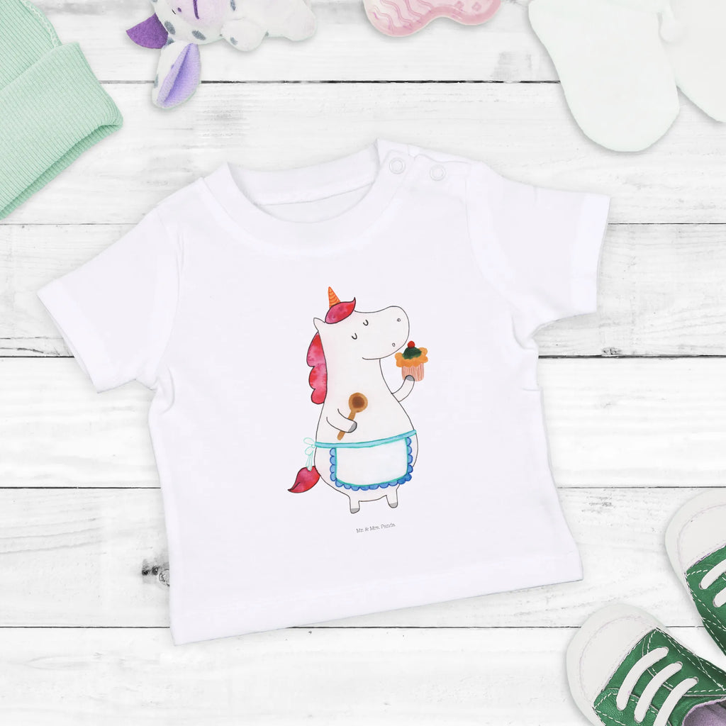 Organiczna koszulka dla niemowląt Jednorożec Kuchnia Baby Shirt Alltag, Baby Shirt Grau, Baby Shirt Erstausstattung, Baby Pullover, Baby Shirt Zur Geburt, Baby Shirt Weiß, Baby Jerseyshirt, Baby Shirt Neutral, Baby Shirt Mädchen, Baby Shirt Mit Motiv, Baby Shirt, Baby Top, Baby Shirt Mit Aufdruck, Baby Hemd, Baby Shirt Unisex, Baby Baumwollshirt, Lustiges Baby Shirt, Baby Shirt Bunt, Baby Bio Shirt, Baby Langarmshirt, Baby Shirt Gestreift, Baby Shirt Geschenk, Süßes Baby Shirt, Baby Shirt Mit Spruch, Baby Shirt Modern, Baby T-Shirt, Baby Sweatshirt, Baby Shirt Pastell, Baby Shirt Klassisch, Baby Shirt Junge, Baby Oberteil, Baby Kurzarmshirt, Unicorn, Einhorn Deko, Einhorn, Einhörner, Muffin, Träumen, Bäckerin, Torte, Träumer, Kuchen, Hobbykoch, Motivation, Backen, Koch