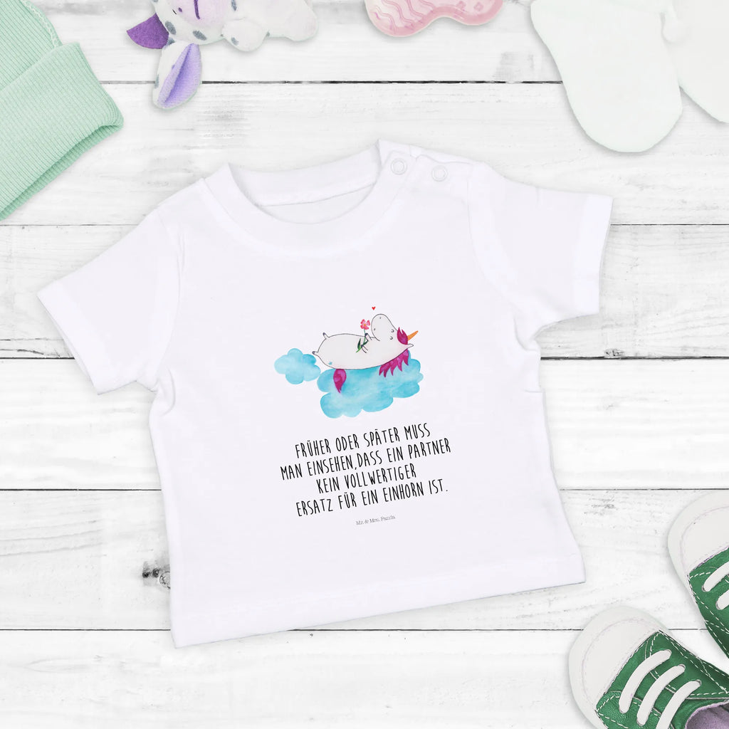 Organiczna koszulka dla niemowląt Jednorożec Zakochany Lustiges Baby Shirt, Süßes Baby Shirt, Baby Shirt Alltag, Baby Oberteil, Baby Shirt Erstausstattung, Baby Shirt Modern, Baby Shirt Mit Spruch, Baby Hemd, Baby Shirt Geschenk, Baby Kurzarmshirt, Baby Baumwollshirt, Baby Shirt Junge, Baby Shirt Gestreift, Baby Shirt Klassisch, Baby Shirt Unisex, Baby Shirt, Baby Bio Shirt, Baby Shirt Bunt, Baby Pullover, Baby Jerseyshirt, Baby T-Shirt, Baby Sweatshirt, Baby Shirt Grau, Baby Shirt Mädchen, Baby Top, Baby Shirt Mit Aufdruck, Baby Shirt Zur Geburt, Baby Langarmshirt, Baby Shirt Pastell, Baby Shirt Mit Motiv, Baby Shirt Weiß, Baby Shirt Neutral, Einhorn Deko, Einhörner, Einhorn, Unicorn, Wolke, Verliebt, Liebe, Freundin, Liebesbeweis