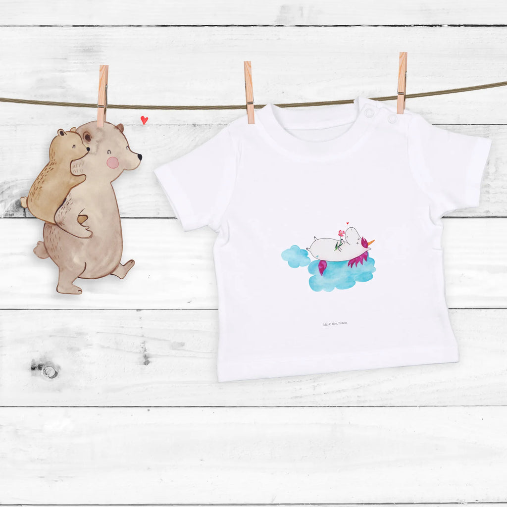 Organiczna koszulka dla niemowląt Jednorożec Zakochany Lustiges Baby Shirt, Süßes Baby Shirt, Baby Shirt Alltag, Baby Oberteil, Baby Shirt Erstausstattung, Baby Shirt Modern, Baby Shirt Mit Spruch, Baby Hemd, Baby Shirt Geschenk, Baby Kurzarmshirt, Baby Baumwollshirt, Baby Shirt Junge, Baby Shirt Gestreift, Baby Shirt Klassisch, Baby Shirt Unisex, Baby Shirt, Baby Bio Shirt, Baby Shirt Bunt, Baby Pullover, Baby Jerseyshirt, Baby T-Shirt, Baby Sweatshirt, Baby Shirt Grau, Baby Shirt Mädchen, Baby Top, Baby Shirt Mit Aufdruck, Baby Shirt Zur Geburt, Baby Langarmshirt, Baby Shirt Pastell, Baby Shirt Mit Motiv, Baby Shirt Weiß, Baby Shirt Neutral, Einhorn Deko, Einhörner, Einhorn, Unicorn, Wolke, Verliebt, Liebe, Freundin, Liebesbeweis