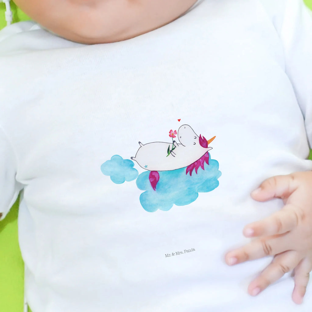 Organiczna koszulka dla niemowląt Jednorożec Zakochany Lustiges Baby Shirt, Süßes Baby Shirt, Baby Shirt Alltag, Baby Oberteil, Baby Shirt Erstausstattung, Baby Shirt Modern, Baby Shirt Mit Spruch, Baby Hemd, Baby Shirt Geschenk, Baby Kurzarmshirt, Baby Baumwollshirt, Baby Shirt Junge, Baby Shirt Gestreift, Baby Shirt Klassisch, Baby Shirt Unisex, Baby Shirt, Baby Bio Shirt, Baby Shirt Bunt, Baby Pullover, Baby Jerseyshirt, Baby T-Shirt, Baby Sweatshirt, Baby Shirt Grau, Baby Shirt Mädchen, Baby Top, Baby Shirt Mit Aufdruck, Baby Shirt Zur Geburt, Baby Langarmshirt, Baby Shirt Pastell, Baby Shirt Mit Motiv, Baby Shirt Weiß, Baby Shirt Neutral, Einhorn Deko, Einhörner, Einhorn, Unicorn, Wolke, Verliebt, Liebe, Freundin, Liebesbeweis