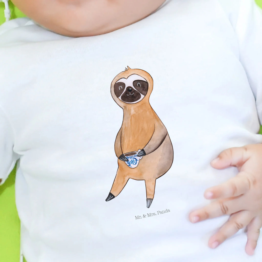 Organiczna koszulka dla niemowląt Leniwiec kawa Baby Kurzarmshirt, Baby Sweatshirt, Süßes Baby Shirt, Baby Pullover, Baby Shirt Gestreift, Baby Shirt Mit Spruch, Baby Top, Lustiges Baby Shirt, Baby Shirt Zur Geburt, Baby Shirt Neutral, Baby Shirt Pastell, Baby Shirt Mit Motiv, Baby Oberteil, Baby Shirt Mit Aufdruck, Baby Shirt Bunt, Baby Shirt Klassisch, Baby Shirt Unisex, Baby Shirt Geschenk, Baby Shirt Mädchen, Baby Baumwollshirt, Baby Shirt Erstausstattung, Baby Shirt, Baby Shirt Weiß, Baby Shirt Junge, Baby Hemd, Baby Shirt Modern, Baby Shirt Grau, Baby Bio Shirt, Baby Langarmshirt, Baby T-Shirt, Baby Jerseyshirt, Baby Shirt Alltag, Faultier, Faultier Deko, Faultier Geschenk, Erster Kaffee, Morgenmuffel, Frühaufsteher, Faultiere, Kaffeetasse, Kaffeegetränk, Genießer, Coffee, Kaffee, Lieblingstier, faul