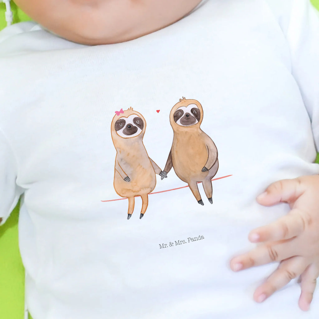 Organiczna koszulka dla niemowląt leniwiec para Baby Oberteil, Baby Shirt Mädchen, Baby Shirt Pastell, Lustiges Baby Shirt, Baby Shirt Grau, Baby Shirt Erstausstattung, Baby Bio Shirt, Baby Shirt Neutral, Baby Shirt Bunt, Baby Shirt Gestreift, Baby Baumwollshirt, Baby Top, Baby Jerseyshirt, Baby Shirt Unisex, Baby Langarmshirt, Süßes Baby Shirt, Baby Kurzarmshirt, Baby Shirt Weiß, Baby Shirt Modern, Baby Shirt Klassisch, Baby Shirt Zur Geburt, Baby Shirt Mit Motiv, Baby Shirt Alltag, Baby Shirt, Baby Hemd, Baby Shirt Mit Aufdruck, Baby Sweatshirt, Baby Pullover, Baby T-Shirt, Baby Shirt Mit Spruch, Baby Shirt Junge, Baby Shirt Geschenk, Faultier, Faultier Deko, Faultier Geschenk, Relaxen, Verliebt, Faultierpärchen, Liebespaar, Gemeinsam, Pärchen, Beziehung, Faultiere, Langsamkeit, Liebe, Faultierliebe, faul, Lieblingstier, Verlobt