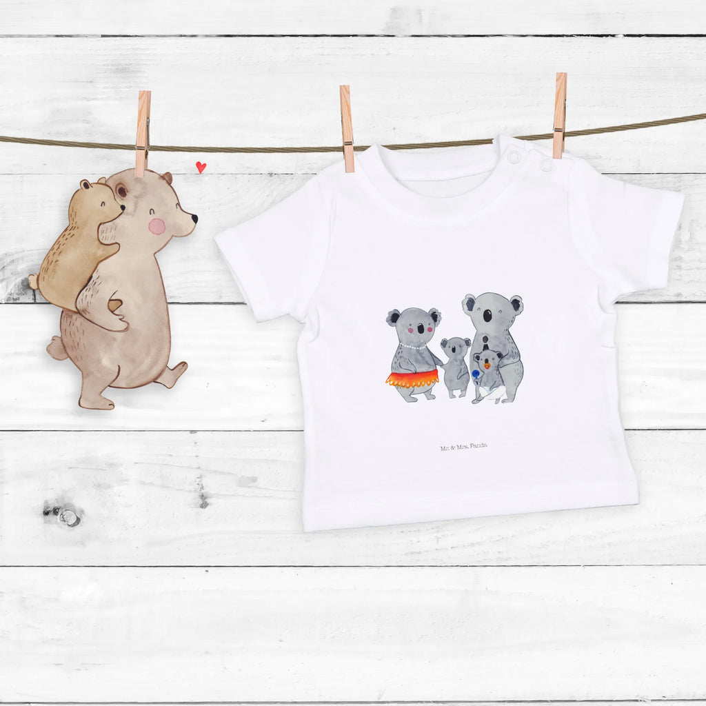 Organiczna koszulka dla niemowląt Rodzina koali Baby Shirt Alltag, Baby T-Shirt, Baby Shirt Bunt, Baby Shirt Grau, Baby Sweatshirt, Baby Jerseyshirt, Baby Shirt Erstausstattung, Baby Shirt Gestreift, Baby Kurzarmshirt, Baby Bio Shirt, Lustiges Baby Shirt, Süßes Baby Shirt, Baby Top, Baby Shirt Klassisch, Baby Shirt Modern, Baby Shirt Unisex, Baby Shirt Weiß, Baby Shirt Mädchen, Baby Shirt Zur Geburt, Baby Hemd, Baby Shirt Neutral, Baby Shirt Geschenk, Baby Baumwollshirt, Baby Shirt Pastell, Baby Langarmshirt, Baby Shirt Junge, Baby Oberteil, Baby Shirt Mit Aufdruck, Baby Shirt Mit Spruch, Baby Shirt, Baby Pullover, Baby Shirt Mit Motiv, Familie, Vatertag, Muttertag, Bruder, Schwester, Mama, Papa, Oma, Opa, Geschwister, Familienleben, Family, Koala, Koalas, Kinder