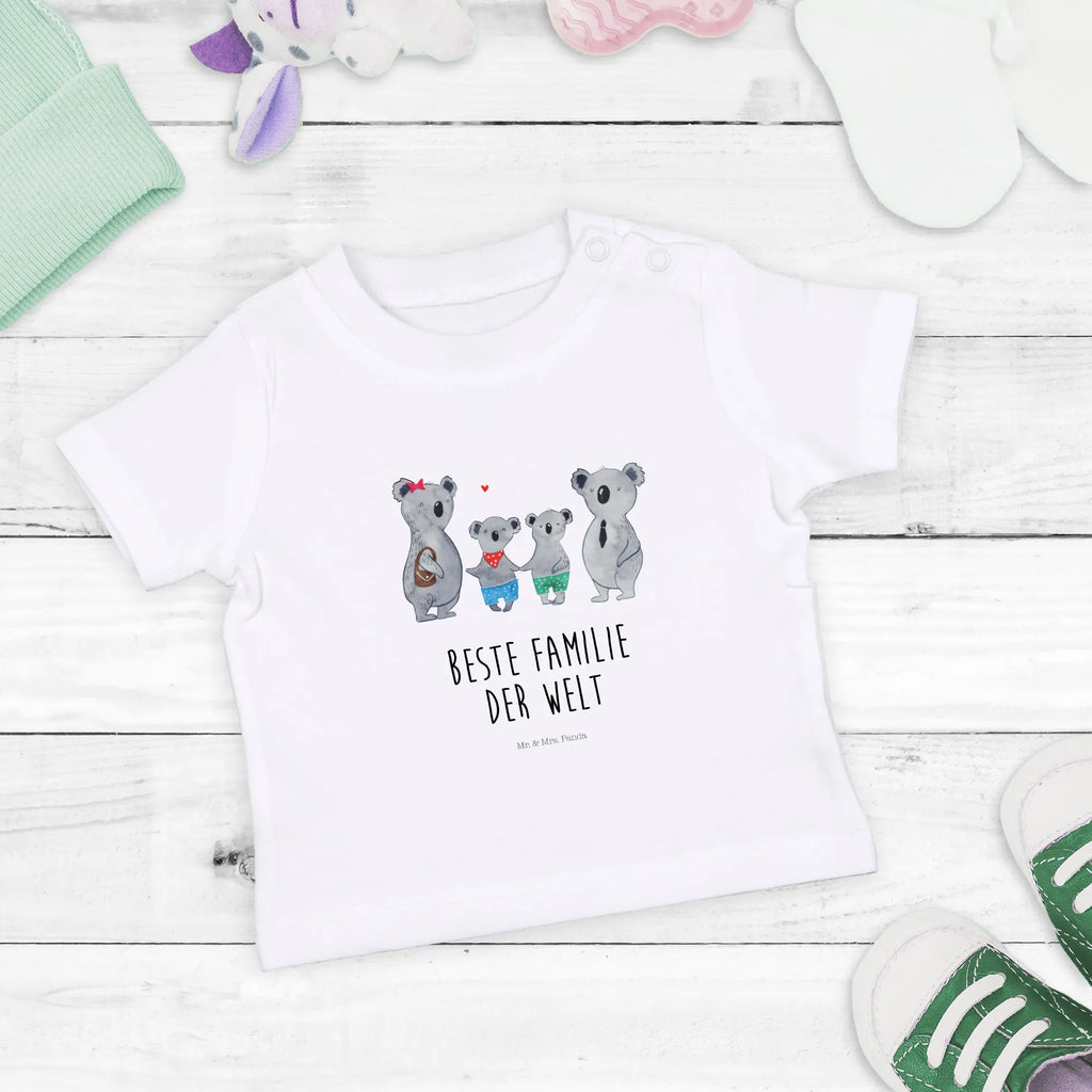 Organiczna koszulka dla niemowląt Rodzina koali dwa Baby Shirt Mit Aufdruck, Süßes Baby Shirt, Baby Kurzarmshirt, Baby Shirt Neutral, Baby Langarmshirt, Baby Shirt Mit Spruch, Baby Jerseyshirt, Baby Hemd, Baby Shirt Bunt, Baby Shirt Unisex, Baby Shirt Gestreift, Baby Shirt Zur Geburt, Baby Shirt Alltag, Baby Shirt Geschenk, Baby Shirt, Baby T-Shirt, Baby Shirt Weiß, Baby Shirt Grau, Baby Pullover, Baby Bio Shirt, Baby Baumwollshirt, Baby Shirt Klassisch, Baby Shirt Erstausstattung, Baby Top, Baby Shirt Junge, Baby Shirt Mädchen, Baby Shirt Modern, Baby Oberteil, Baby Shirt Mit Motiv, Baby Sweatshirt, Lustiges Baby Shirt, Baby Shirt Pastell, Vatertag, Muttertag, Familie, Schwester, Bruder, Mama, Papa, Oma, Opa, Familienzeit, Beste Familie, Lieblingsfamilie, Koalafamilie, Koala, Familienleben, Koalabär