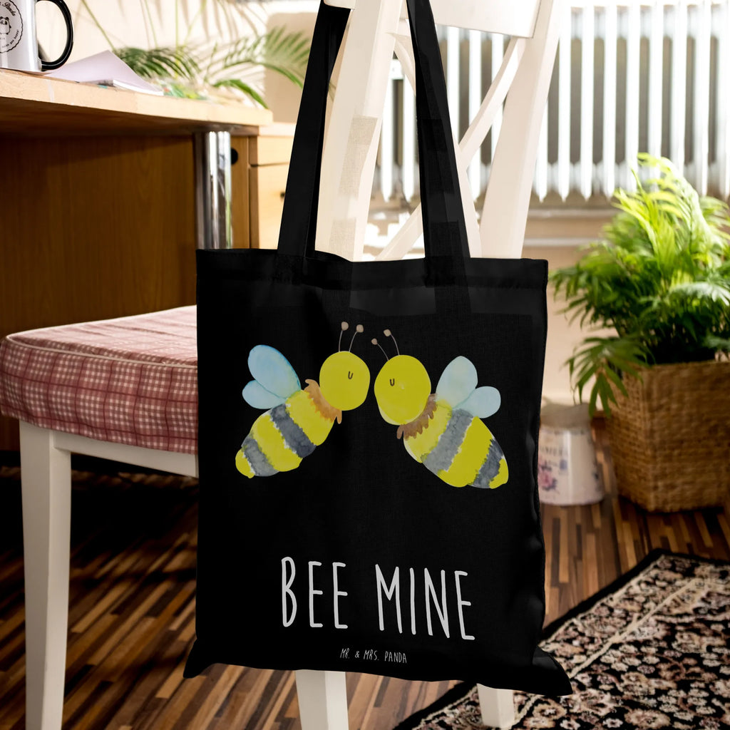 Tragetasche Biene Liebe Tote Bag, Schultasche, Shopper, canvas tasche, Baumwoll-Tragetasche, Strandtasche, Stofftasche, tragetasche baumwolle, Alltagstasche, Baumwollbeutel, campus tasche, Einkaufstasche, umhängetasche baumwolle, Umhängetasche, universaltasche, Schulbeutel, Tasche, Baumwolltasche, festival tasche, einkaufsshopper, Unitasche, studententasche, Einkaufstüte, beutel baumwolle, dokumententasche, einkaufstasche baumwolle, schulterbeutel, totebag, schultertasche baumwolle, Laptoptasche, henkeltasche baumwolle, Einkaufsbeutel, tasche baumwolle, Beutel, Shopping Tasche, Baumwoll-Shopper, Jutebeutel, textiltasche, Stoff-Tragetasche, tragbeutel, Büchertasche, stoff shopper, Freizeittasche, Schultertasche, Tragetasche, festivaltasche, baumwoll shopper, Uni Tasche, freizeitbeutel, Tüte, Stoffbeutel, Henkeltasche, Jutetasche, stofftasche baumwolle, umhängebeutel, textilbeutel, Biene, Wespe, Hummel