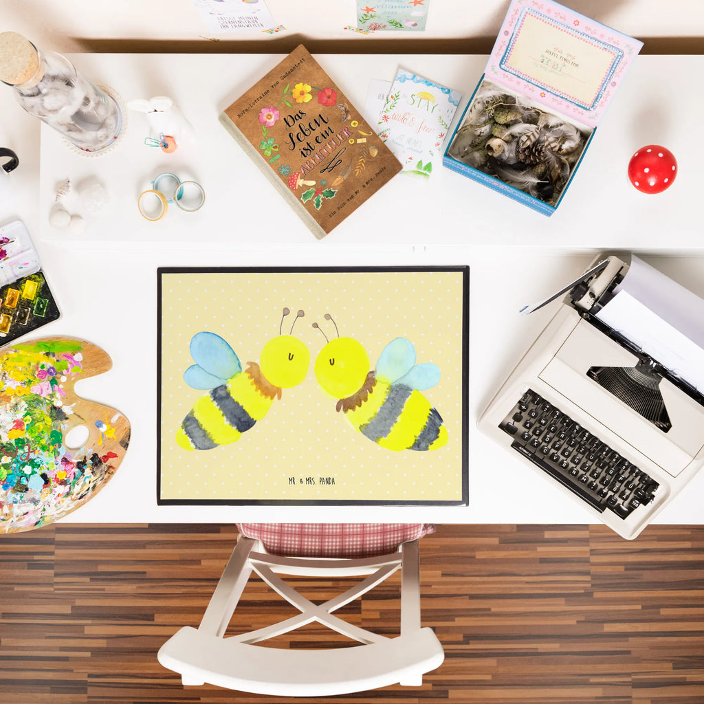 Schreibtischunterlage Biene Liebe schreibtischauflagen, schreibtischunterlagen, arbeitsunterlage, tischauflagen, Schreibtischauflage, Schreibtisch Matte, schreibtischunterlage, Schreibtisch Unterlagen, tischmatte, tischauflage, tischmatten, schreibmatte, tischpads, schreibtischmatte, schreibauflagen, tischpad, Tischunterlage, arbeitsmatte, Schreibunterlage, schreibauflage, pultunterlage, Biene, Hummel, Wespe