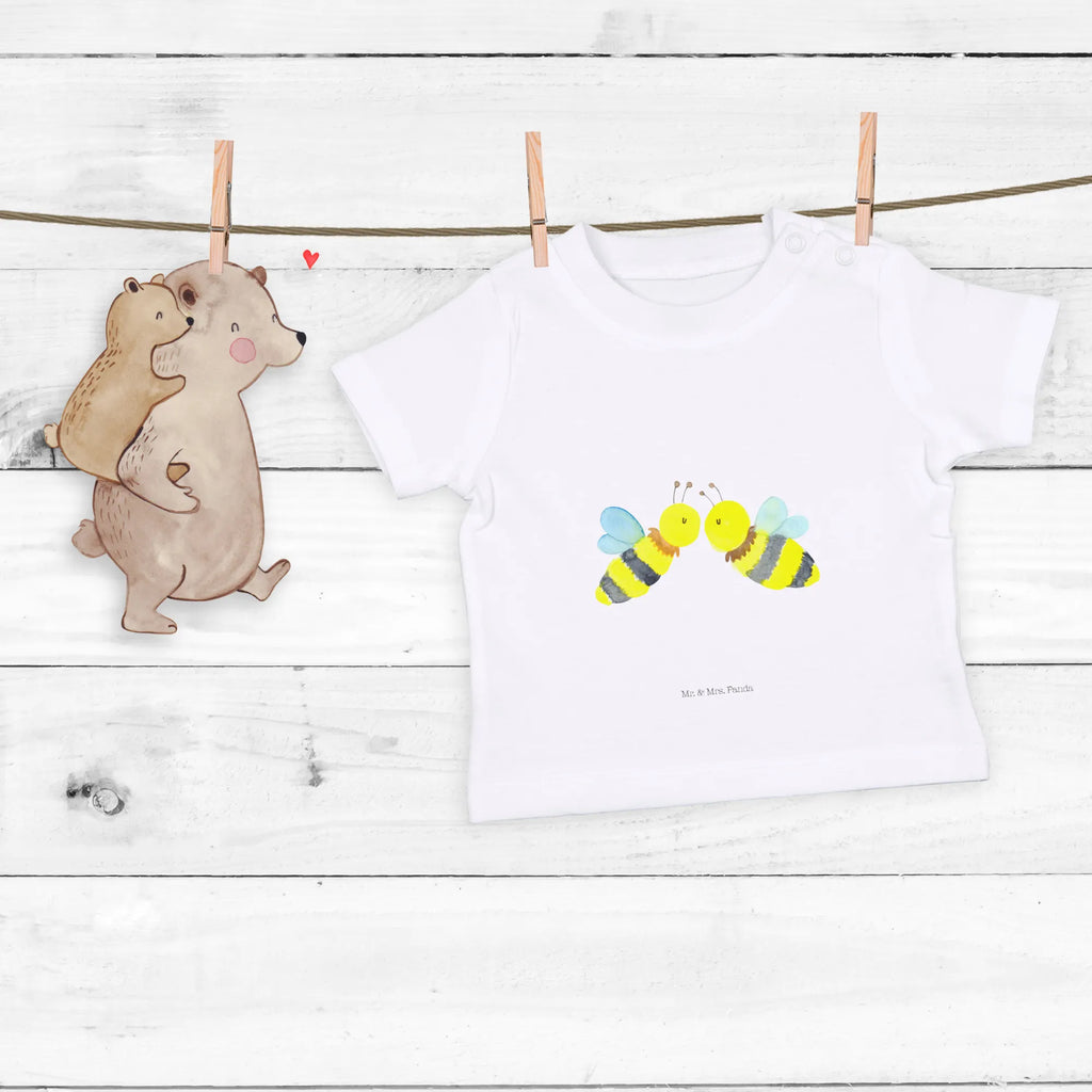 Organic Baby Shirt Biene Liebe Baby Shirt Alltag, Baby Shirt Klassisch, Baby Jerseyshirt, Baby Shirt Zur Geburt, Baby Bio Shirt, Baby Langarmshirt, Baby T-Shirt, Baby Top, Baby Shirt Erstausstattung, Baby Shirt Weiß, Süßes Baby Shirt, Baby Shirt Grau, Baby Oberteil, Baby Shirt, Baby Shirt Mit Aufdruck, Lustiges Baby Shirt, Baby Shirt Geschenk, Baby Shirt Mädchen, Baby Pullover, Baby Sweatshirt, Baby Shirt Unisex, Baby Shirt Neutral, Baby Shirt Junge, Baby Shirt Modern, Baby Shirt Bunt, Baby Hemd, Baby Shirt Mit Spruch, Baby Shirt Gestreift, Baby Shirt Mit Motiv, Baby Kurzarmshirt, Baby Baumwollshirt, Baby Shirt Pastell, Hummel, Biene, Wespe