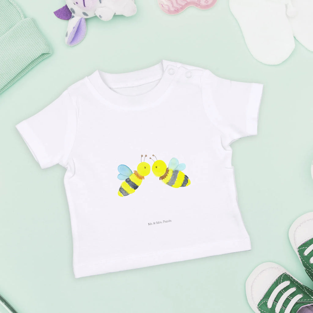 Organic Baby Shirt Biene Liebe Baby Shirt Alltag, Baby Shirt Klassisch, Baby Jerseyshirt, Baby Shirt Zur Geburt, Baby Bio Shirt, Baby Langarmshirt, Baby T-Shirt, Baby Top, Baby Shirt Erstausstattung, Baby Shirt Weiß, Süßes Baby Shirt, Baby Shirt Grau, Baby Oberteil, Baby Shirt, Baby Shirt Mit Aufdruck, Lustiges Baby Shirt, Baby Shirt Geschenk, Baby Shirt Mädchen, Baby Pullover, Baby Sweatshirt, Baby Shirt Unisex, Baby Shirt Neutral, Baby Shirt Junge, Baby Shirt Modern, Baby Shirt Bunt, Baby Hemd, Baby Shirt Mit Spruch, Baby Shirt Gestreift, Baby Shirt Mit Motiv, Baby Kurzarmshirt, Baby Baumwollshirt, Baby Shirt Pastell, Hummel, Biene, Wespe