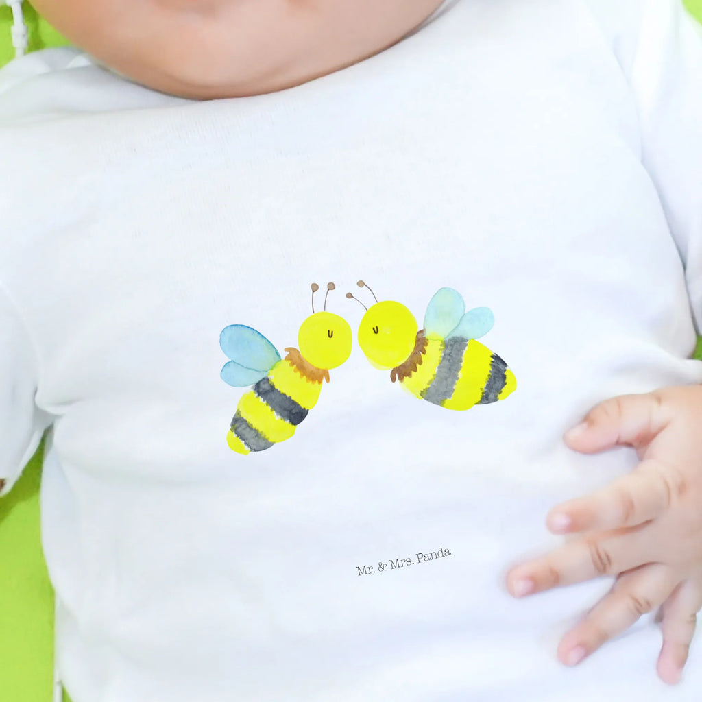 Organic Baby Shirt Biene Liebe Baby Shirt Alltag, Baby Shirt Klassisch, Baby Jerseyshirt, Baby Shirt Zur Geburt, Baby Bio Shirt, Baby Langarmshirt, Baby T-Shirt, Baby Top, Baby Shirt Erstausstattung, Baby Shirt Weiß, Süßes Baby Shirt, Baby Shirt Grau, Baby Oberteil, Baby Shirt, Baby Shirt Mit Aufdruck, Lustiges Baby Shirt, Baby Shirt Geschenk, Baby Shirt Mädchen, Baby Pullover, Baby Sweatshirt, Baby Shirt Unisex, Baby Shirt Neutral, Baby Shirt Junge, Baby Shirt Modern, Baby Shirt Bunt, Baby Hemd, Baby Shirt Mit Spruch, Baby Shirt Gestreift, Baby Shirt Mit Motiv, Baby Kurzarmshirt, Baby Baumwollshirt, Baby Shirt Pastell, Hummel, Biene, Wespe