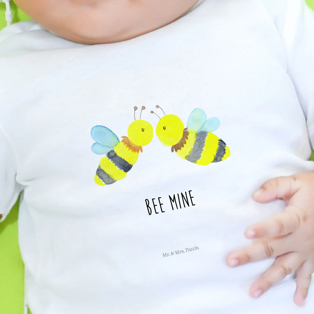Organic Baby Shirt Biene Liebe Baby Shirt Alltag, Baby Shirt Klassisch, Baby Jerseyshirt, Baby Shirt Zur Geburt, Baby Bio Shirt, Baby Langarmshirt, Baby T-Shirt, Baby Top, Baby Shirt Erstausstattung, Baby Shirt Weiß, Süßes Baby Shirt, Baby Shirt Grau, Baby Oberteil, Baby Shirt, Baby Shirt Mit Aufdruck, Lustiges Baby Shirt, Baby Shirt Geschenk, Baby Shirt Mädchen, Baby Pullover, Baby Sweatshirt, Baby Shirt Unisex, Baby Shirt Neutral, Baby Shirt Junge, Baby Shirt Modern, Baby Shirt Bunt, Baby Hemd, Baby Shirt Mit Spruch, Baby Shirt Gestreift, Baby Shirt Mit Motiv, Baby Kurzarmshirt, Baby Baumwollshirt, Baby Shirt Pastell, Hummel, Biene, Wespe