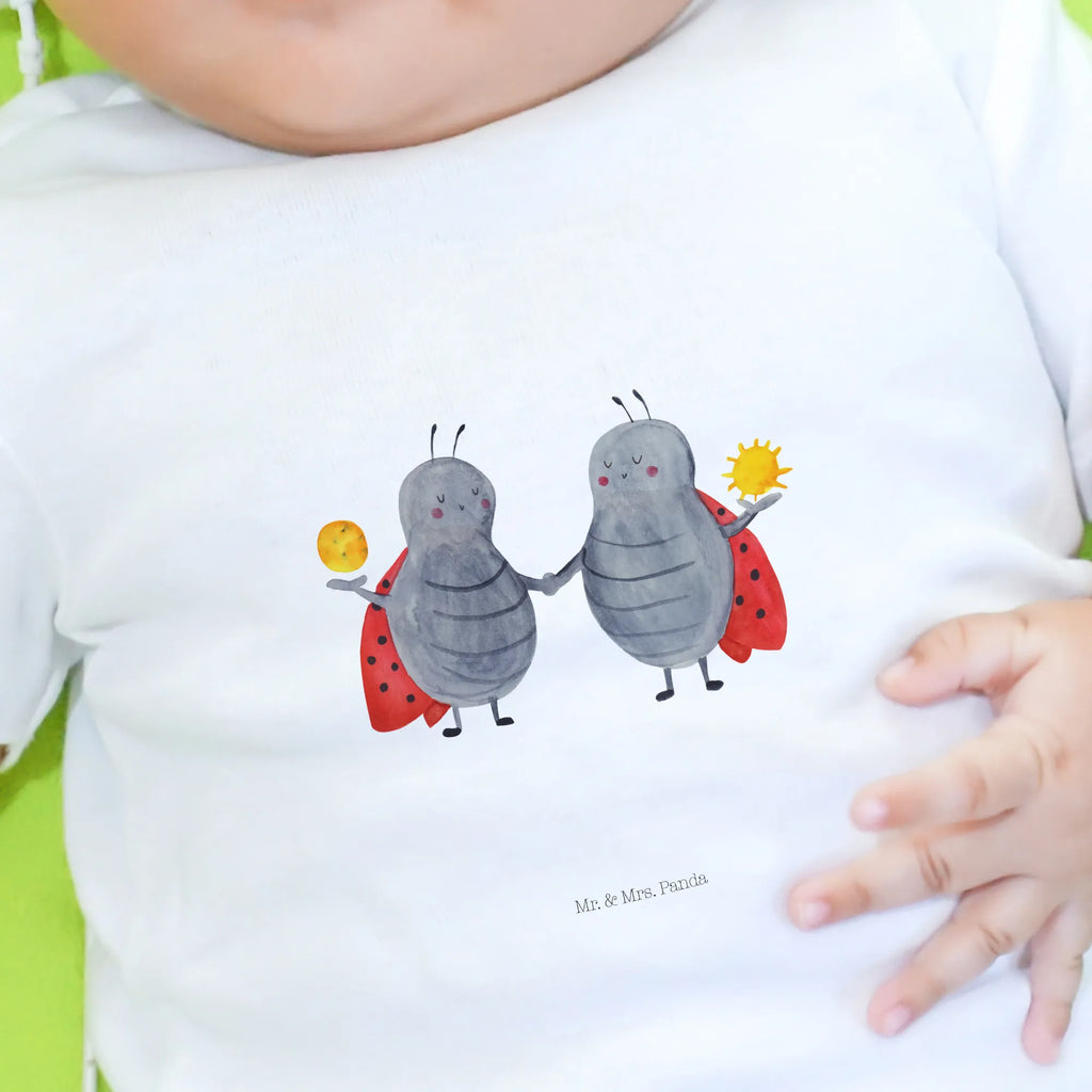 Organiczna koszulka dla niemowląt znak zodiaku Bliźniak Baby Shirt Alltag, Baby Shirt Geschenk, Baby Shirt Bunt, Baby Sweatshirt, Baby Shirt, Baby T-Shirt, Baby Shirt Mit Aufdruck, Baby Hemd, Baby Jerseyshirt, Süßes Baby Shirt, Baby Kurzarmshirt, Baby Baumwollshirt, Baby Shirt Modern, Baby Shirt Gestreift, Baby Shirt Grau, Lustiges Baby Shirt, Baby Langarmshirt, Baby Bio Shirt, Baby Shirt Mädchen, Baby Oberteil, Baby Shirt Zur Geburt, Baby Shirt Pastell, Baby Shirt Mit Spruch, Baby Shirt Erstausstattung, Baby Shirt Klassisch, Baby Shirt Mit Motiv, Baby Shirt Weiß, Baby Pullover, Baby Shirt Neutral, Baby Top, Baby Shirt Unisex, Baby Shirt Junge, Horoskop, Astrologie, Sternzeichen, Aszendent, Tierkreiszeichen, Zwillingsbruder, Zwilling Geschenk, Geschenk Mai, Glückskäfer, Marienkäfer, Geschenk Juni, Zwillingsschwester, Zwillinge, Geburtstag Mai, Zwilling Sternzeichen