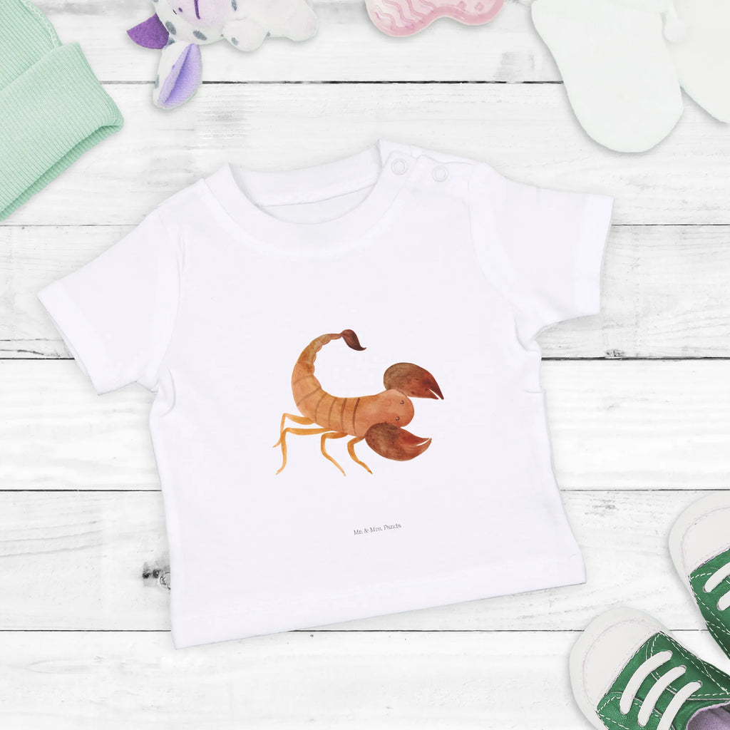 Organiczna koszulka dla niemowląt znak zodiaku Skorpion Baby Langarmshirt, Baby Shirt Zur Geburt, Baby Shirt Modern, Baby Baumwollshirt, Baby Shirt Erstausstattung, Baby Shirt Weiß, Baby Top, Baby Shirt Pastell, Baby Shirt Grau, Baby Shirt Alltag, Baby Shirt Neutral, Baby Shirt Mit Spruch, Baby Shirt Mit Motiv, Baby Shirt Junge, Baby Shirt Klassisch, Baby Kurzarmshirt, Baby T-Shirt, Baby Shirt Mit Aufdruck, Baby Shirt, Baby Shirt Geschenk, Baby Shirt Unisex, Süßes Baby Shirt, Baby Jerseyshirt, Baby Oberteil, Baby Shirt Bunt, Baby Shirt Gestreift, Lustiges Baby Shirt, Baby Pullover, Baby Shirt Mädchen, Baby Hemd, Baby Bio Shirt, Baby Sweatshirt, Horoskop, Astrologie, Sternzeichen, Aszendent, Tierkreiszeichen, Skorpion Sternzeichen, Geschenk Oktober, Geburtstag Oktober, Geburtstag November, Skorpione, Geschenk November, Skorpion Geschenk