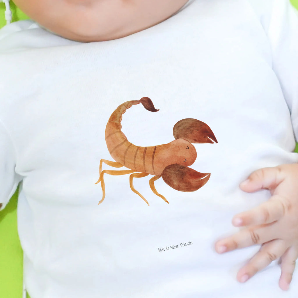 Organiczna koszulka dla niemowląt znak zodiaku Skorpion Baby Langarmshirt, Baby Shirt Zur Geburt, Baby Shirt Modern, Baby Baumwollshirt, Baby Shirt Erstausstattung, Baby Shirt Weiß, Baby Top, Baby Shirt Pastell, Baby Shirt Grau, Baby Shirt Alltag, Baby Shirt Neutral, Baby Shirt Mit Spruch, Baby Shirt Mit Motiv, Baby Shirt Junge, Baby Shirt Klassisch, Baby Kurzarmshirt, Baby T-Shirt, Baby Shirt Mit Aufdruck, Baby Shirt, Baby Shirt Geschenk, Baby Shirt Unisex, Süßes Baby Shirt, Baby Jerseyshirt, Baby Oberteil, Baby Shirt Bunt, Baby Shirt Gestreift, Lustiges Baby Shirt, Baby Pullover, Baby Shirt Mädchen, Baby Hemd, Baby Bio Shirt, Baby Sweatshirt, Horoskop, Astrologie, Sternzeichen, Aszendent, Tierkreiszeichen, Skorpion Sternzeichen, Geschenk Oktober, Geburtstag Oktober, Geburtstag November, Skorpione, Geschenk November, Skorpion Geschenk
