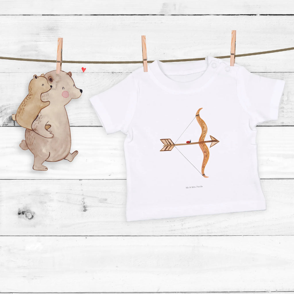 Organiczna koszulka dla niemowląt Znak zodiaku Strzelec Süßes Baby Shirt, Baby Shirt Erstausstattung, Baby Langarmshirt, Lustiges Baby Shirt, Baby Shirt Mädchen, Baby Shirt Neutral, Baby Shirt Zur Geburt, Baby Sweatshirt, Baby Shirt Grau, Baby Hemd, Baby Shirt Pastell, Baby Shirt Unisex, Baby Bio Shirt, Baby Shirt Mit Motiv, Baby Shirt Geschenk, Baby Shirt Bunt, Baby Shirt Modern, Baby Shirt, Baby Shirt Klassisch, Baby Shirt Alltag, Baby Shirt Mit Spruch, Baby Oberteil, Baby Jerseyshirt, Baby Shirt Mit Aufdruck, Baby Top, Baby Shirt Junge, Baby T-Shirt, Baby Baumwollshirt, Baby Shirt Gestreift, Baby Kurzarmshirt, Baby Pullover, Baby Shirt Weiß, Sternzeichen, Tierkreiszeichen, Horoskop, Astrologie, Aszendent, Schütze Sternzeichen, Schütze Geschenk, Geburtstag Dezember, Geschenk Schützenfest, Geschenk November, Geschenk Dezember, Schütze, Geburtstag November