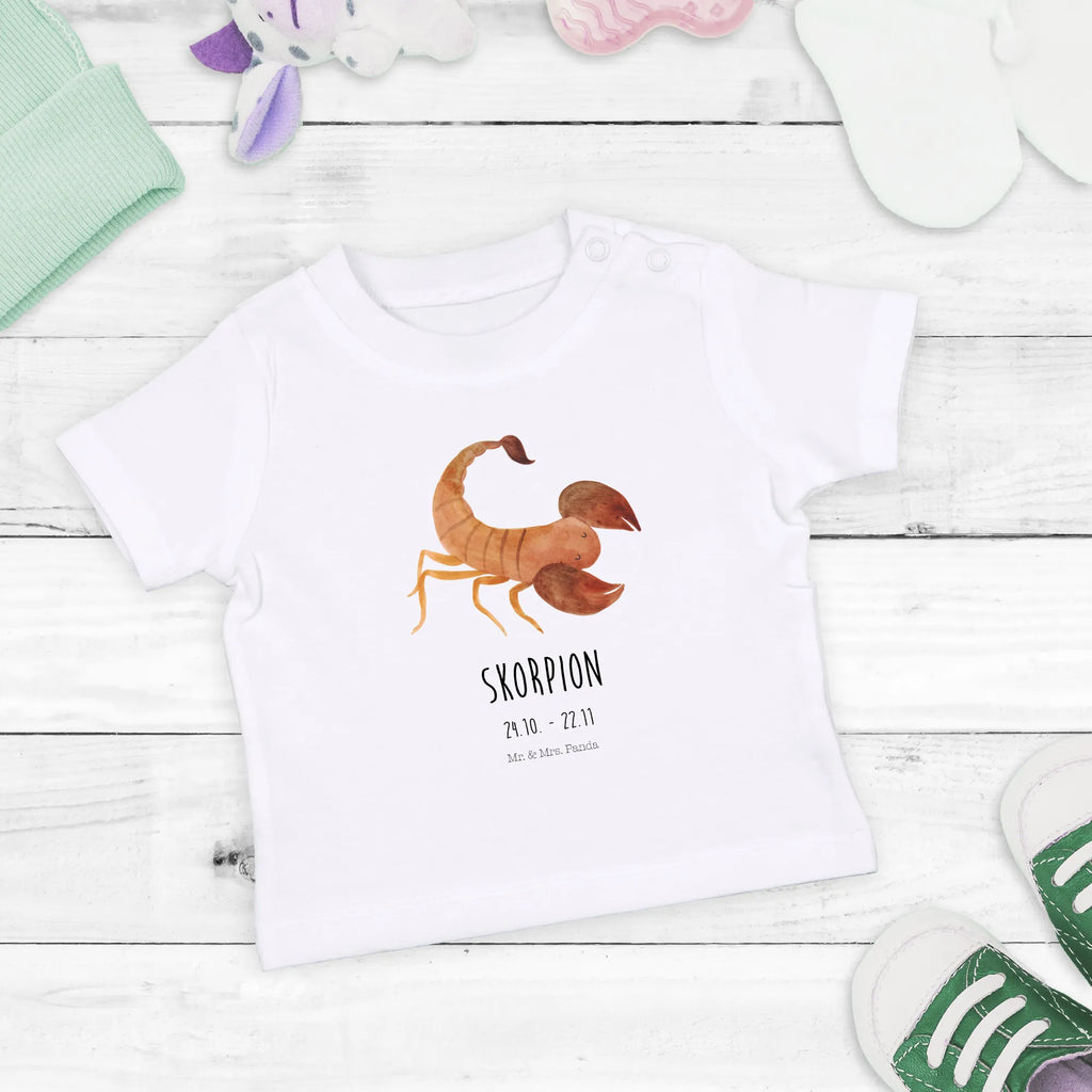 Organiczna koszulka dla niemowląt Znak zodiaku Skorpion Klasyczny Baby Top, Baby Shirt Geschenk, Baby Hemd, Baby Shirt Mit Motiv, Baby Oberteil, Baby Shirt Zur Geburt, Baby Shirt Unisex, Baby Pullover, Süßes Baby Shirt, Baby Bio Shirt, Baby Shirt Weiß, Baby Shirt Mit Aufdruck, Baby Shirt Erstausstattung, Baby Shirt Modern, Baby Shirt Alltag, Baby Shirt Klassisch, Baby Shirt Junge, Baby Sweatshirt, Baby T-Shirt, Baby Shirt Grau, Baby Shirt Bunt, Baby Langarmshirt, Baby Shirt Mädchen, Baby Jerseyshirt, Baby Shirt Gestreift, Baby Shirt Mit Spruch, Lustiges Baby Shirt, Baby Kurzarmshirt, Baby Shirt, Baby Shirt Neutral, Baby Baumwollshirt, Baby Shirt Pastell, Horoskop, Astrologie, Sternzeichen, Aszendent, Tierkreiszeichen, Skorpione, Skorpion Sternzeichen, Geschenk November, Geschenk Oktober, Geburtstag Oktober, Skorpion Geschenk, Geburtstag November