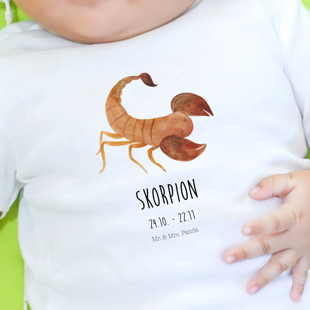Organiczna koszulka dla niemowląt Znak zodiaku Skorpion Klasyczny Baby Top, Baby Shirt Geschenk, Baby Hemd, Baby Shirt Mit Motiv, Baby Oberteil, Baby Shirt Zur Geburt, Baby Shirt Unisex, Baby Pullover, Süßes Baby Shirt, Baby Bio Shirt, Baby Shirt Weiß, Baby Shirt Mit Aufdruck, Baby Shirt Erstausstattung, Baby Shirt Modern, Baby Shirt Alltag, Baby Shirt Klassisch, Baby Shirt Junge, Baby Sweatshirt, Baby T-Shirt, Baby Shirt Grau, Baby Shirt Bunt, Baby Langarmshirt, Baby Shirt Mädchen, Baby Jerseyshirt, Baby Shirt Gestreift, Baby Shirt Mit Spruch, Lustiges Baby Shirt, Baby Kurzarmshirt, Baby Shirt, Baby Shirt Neutral, Baby Baumwollshirt, Baby Shirt Pastell, Horoskop, Astrologie, Sternzeichen, Aszendent, Tierkreiszeichen, Skorpione, Skorpion Sternzeichen, Geschenk November, Geschenk Oktober, Geburtstag Oktober, Skorpion Geschenk, Geburtstag November
