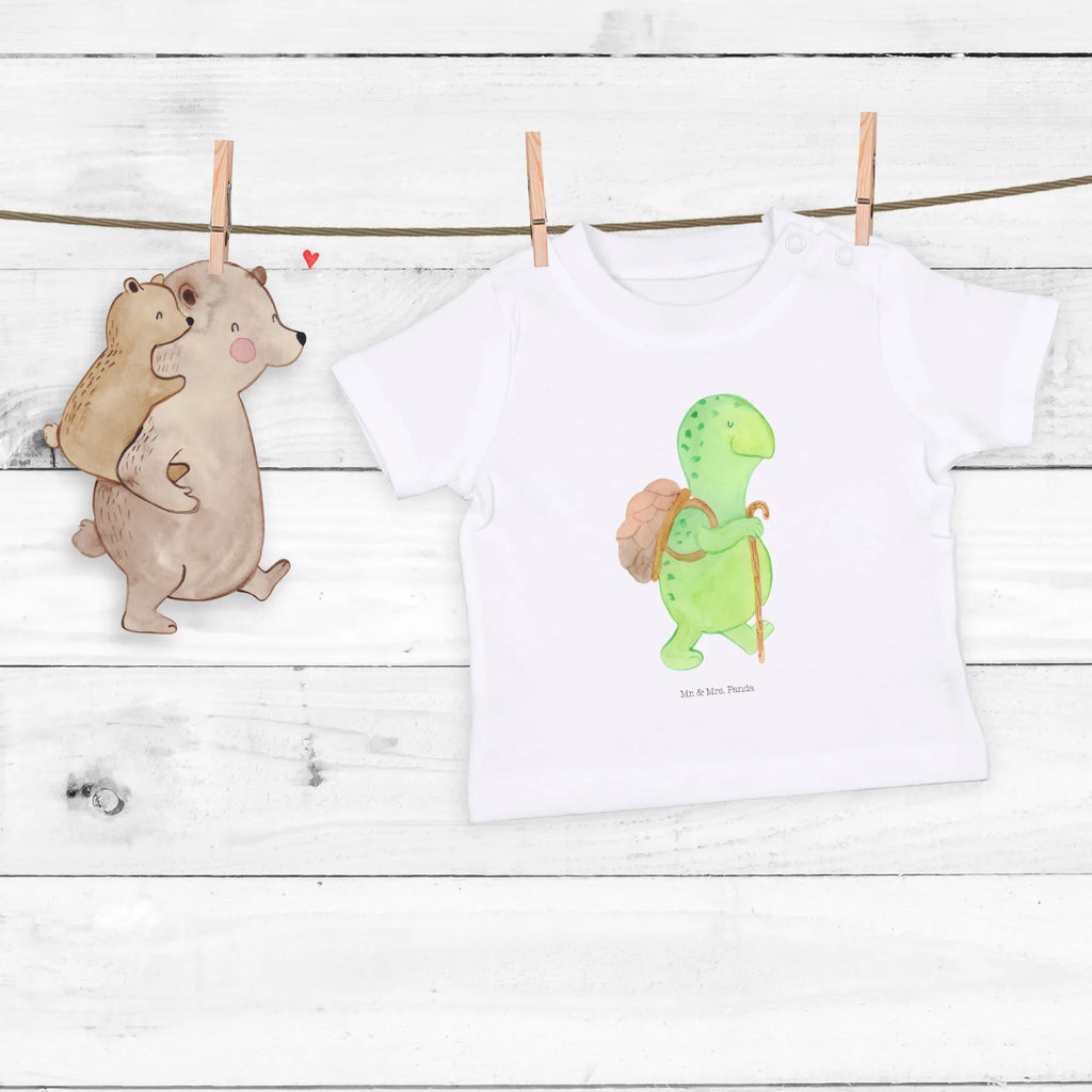 Organiczna koszulka dla niemowląt żółw Wędrowiec Baby Shirt Bunt, Baby Bio Shirt, Baby Shirt Junge, Baby Oberteil, Baby Sweatshirt, Baby Shirt, Baby Shirt Erstausstattung, Baby T-Shirt, Baby Shirt Mit Aufdruck, Baby Shirt Geschenk, Baby Shirt Mädchen, Baby Shirt Weiß, Baby Shirt Unisex, Baby Shirt Mit Motiv, Baby Top, Baby Shirt Grau, Baby Pullover, Süßes Baby Shirt, Baby Hemd, Baby Shirt Klassisch, Baby Kurzarmshirt, Baby Shirt Alltag, Baby Shirt Zur Geburt, Baby Shirt Modern, Baby Shirt Neutral, Baby Shirt Mit Spruch, Baby Baumwollshirt, Baby Jerseyshirt, Lustiges Baby Shirt, Baby Langarmshirt, Baby Shirt Pastell, Baby Shirt Gestreift, Schildkröte, Schildkröten, Motivationssprüche, Motivation, Neuanfang, Motivationsspruch