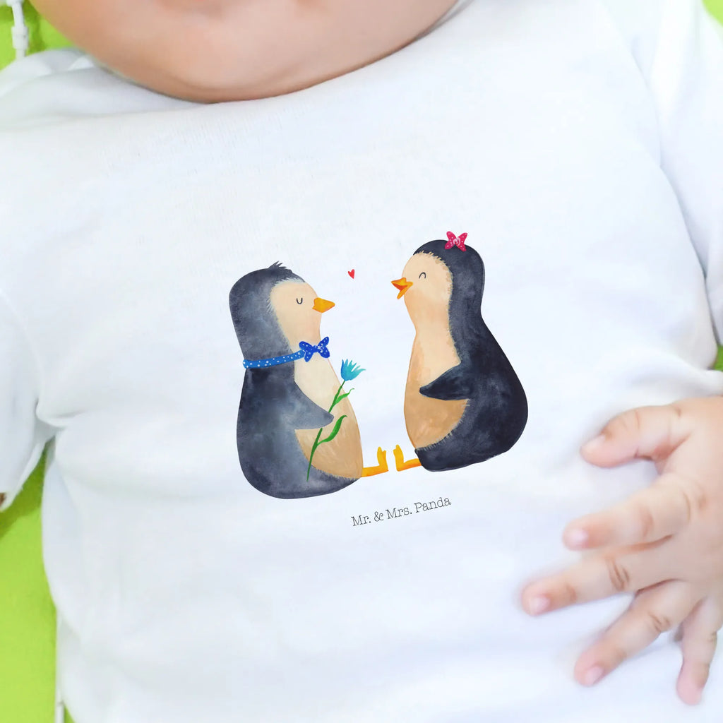 Organiczna koszulka dla niemowląt Pingwin para Baby Shirt Junge, Baby Shirt Bunt, Baby Shirt, Baby Shirt Gestreift, Baby Shirt Weiß, Baby Shirt Mit Aufdruck, Baby Sweatshirt, Baby Shirt Grau, Baby Top, Baby Shirt Mit Motiv, Baby Pullover, Baby Langarmshirt, Baby Oberteil, Baby Shirt Modern, Baby Shirt Mit Spruch, Süßes Baby Shirt, Baby Kurzarmshirt, Baby Shirt Klassisch, Baby Shirt Unisex, Baby T-Shirt, Baby Bio Shirt, Baby Shirt Geschenk, Baby Shirt Alltag, Baby Shirt Zur Geburt, Lustiges Baby Shirt, Baby Baumwollshirt, Baby Jerseyshirt, Baby Shirt Pastell, Baby Shirt Erstausstattung, Baby Shirt Neutral, Baby Hemd, Baby Shirt Mädchen, Pinguin, Hochzeit, große Liebe, Hochzeitstag, Pinguine, Hochzeitsgeschenk, Jahrestag, Liebe, Verlobung, Liebesbeweis, Traumpaar, Liebespaar, Liebesgeschenk