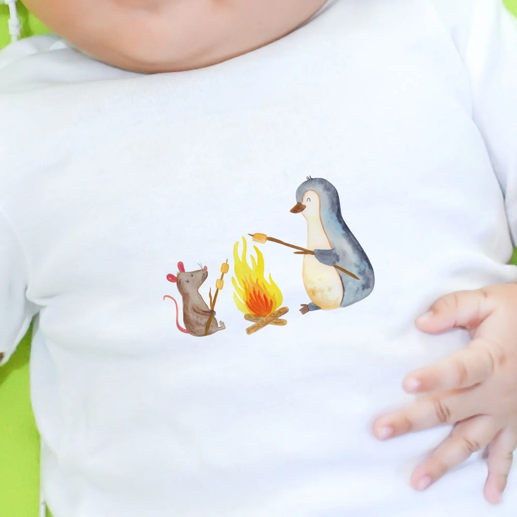 Organiczna koszulka dla niemowląt pingwin ognisko Baby T-Shirt, Jungen Baby T-Shirt, Mädchen Baby T-Shirt, Shirt, Pinguin, Maus, Pinguine, Lagerfeuer, Leben, Arbeit, Job, Motivation, Büro, Büroalltag, Lebensspruch, Lebensmotivation, Neustart, Liebe, grillen, Feuer, Marshmallows
